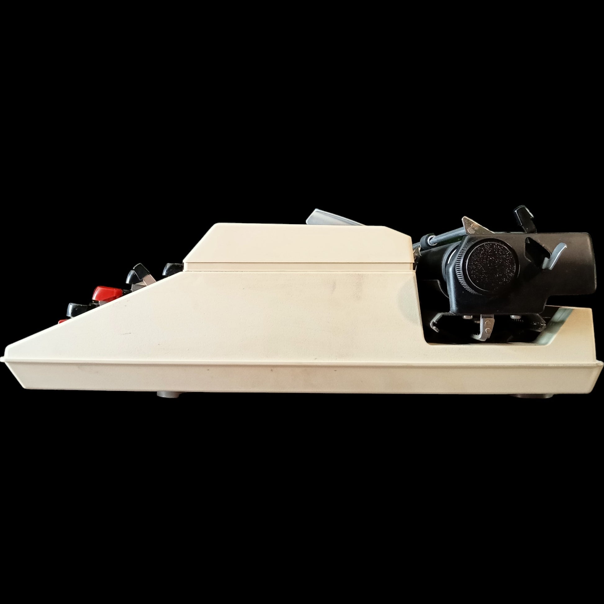 Image of Brother 562TR Typewriter. Available from universaltypewritercompany.in