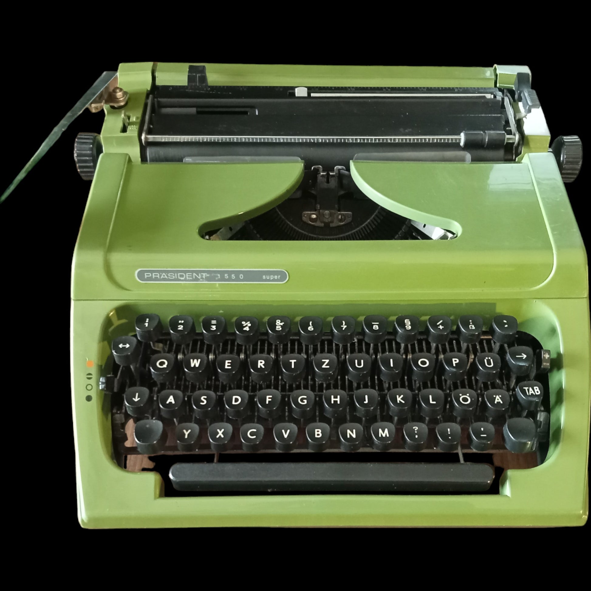 Image of Prasident 1550 Super Typewriter. Available from universaltypewritercompany.in