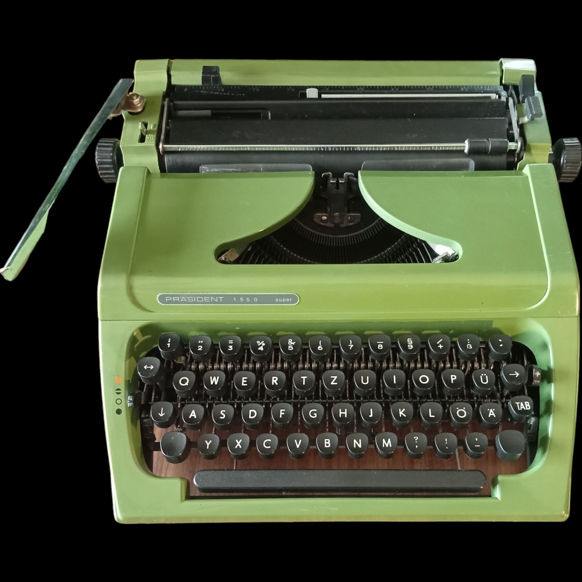 Image of Prasident 1550 Super Typewriter. Available from universaltypewritercompany.in