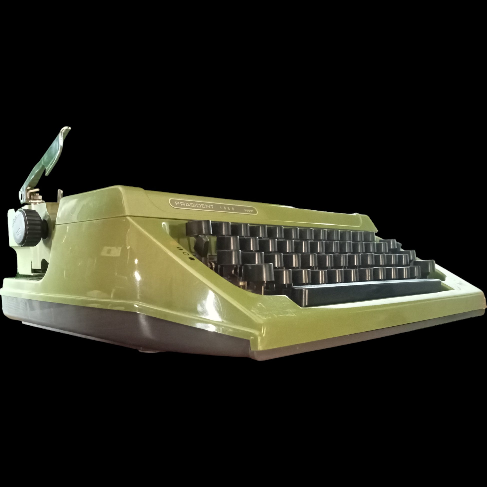 Image of Prasident 1550 Super Typewriter. Available from universaltypewritercompany.in