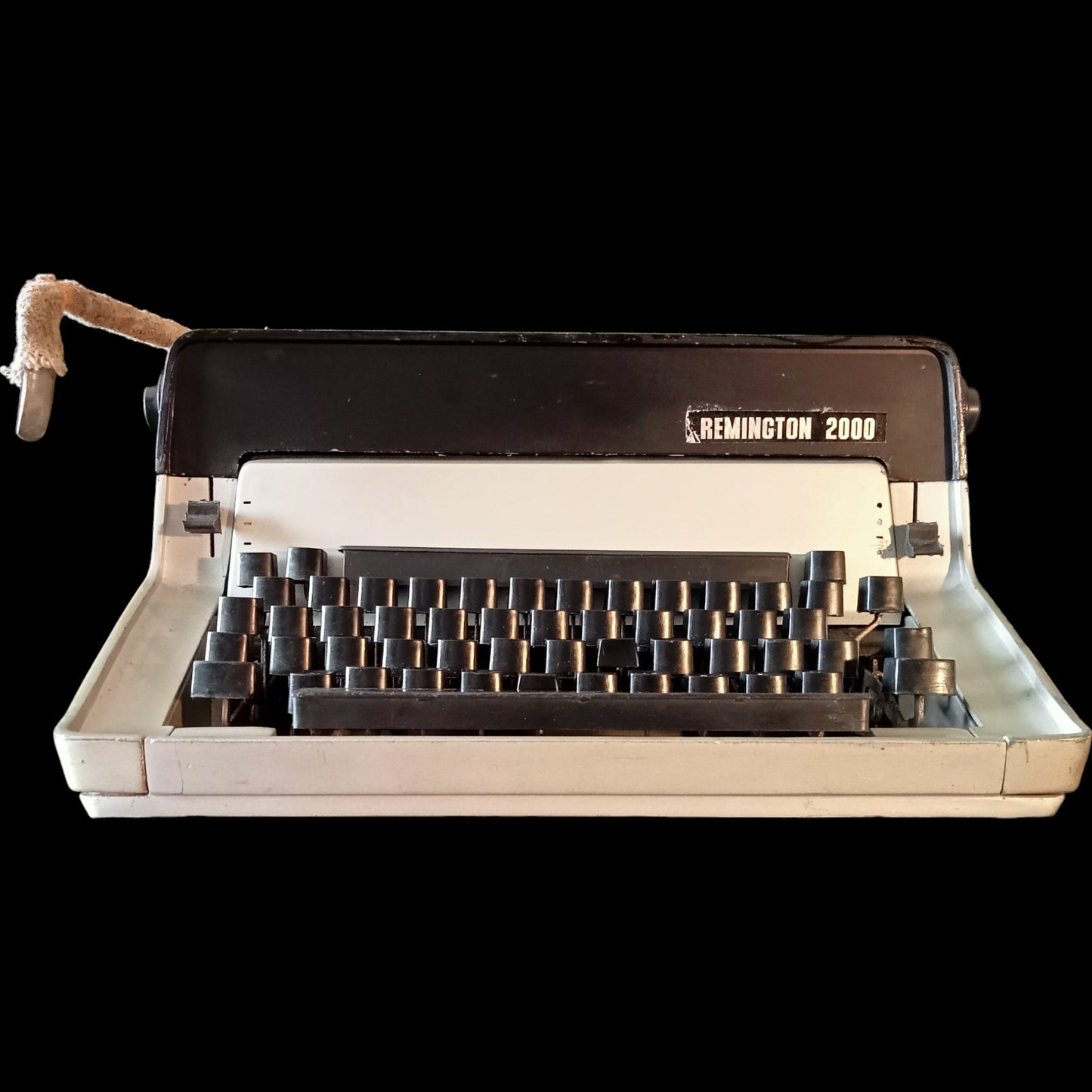 Image of Remington 2000 Typewriter. Available from universaltypewritercompany.in