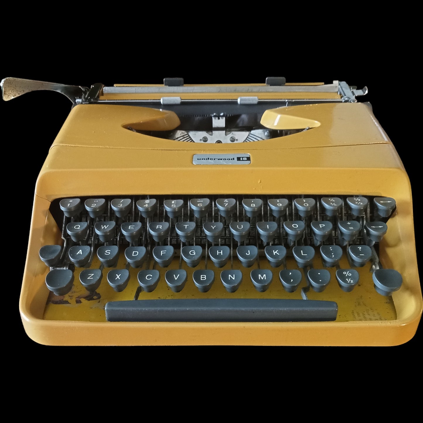 Image of Underwood 18 Typewriter. Available from universaltypewritercompany.in