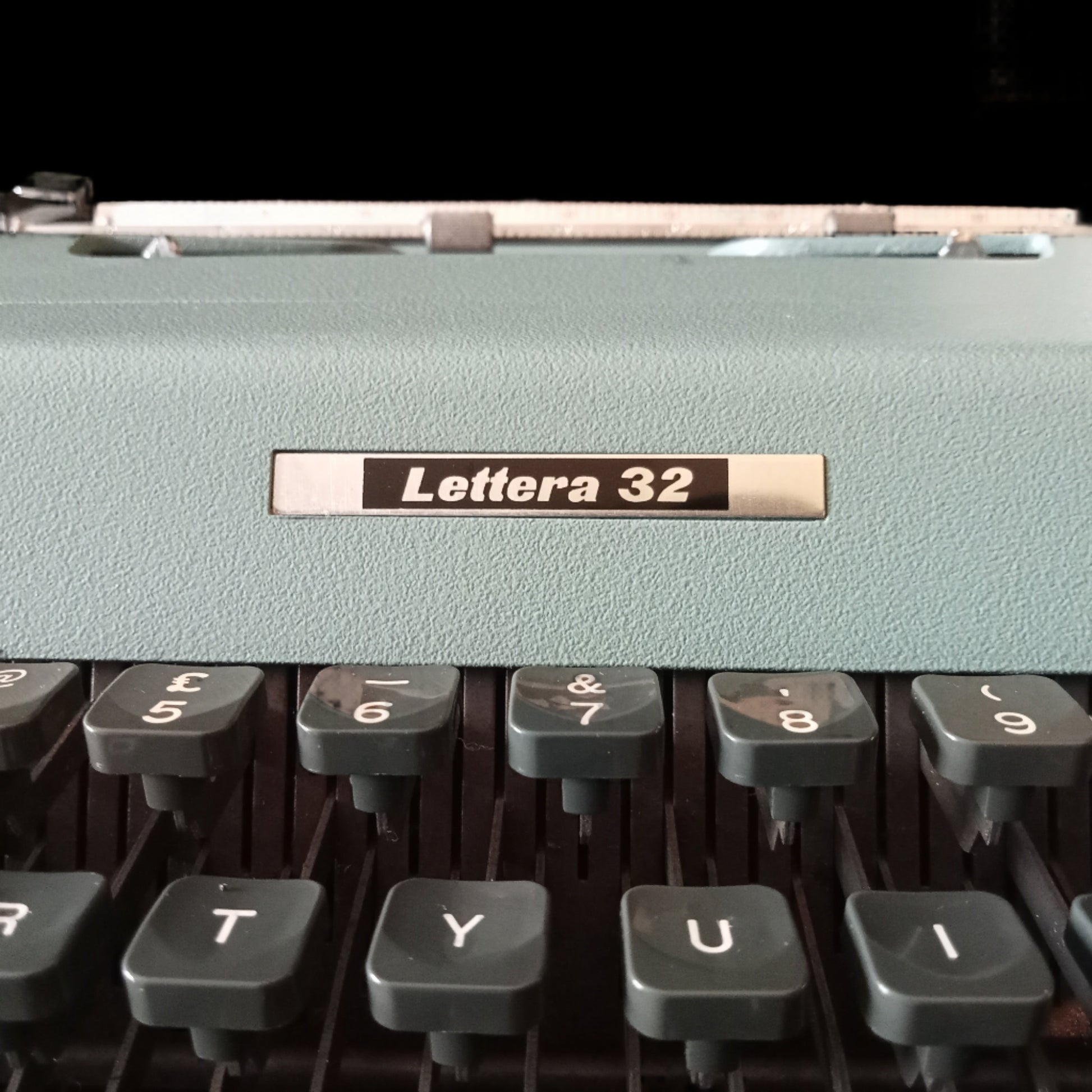 Image of Olivetti Lettera 32 Typewriter. Available from universaltypewritercompany.in