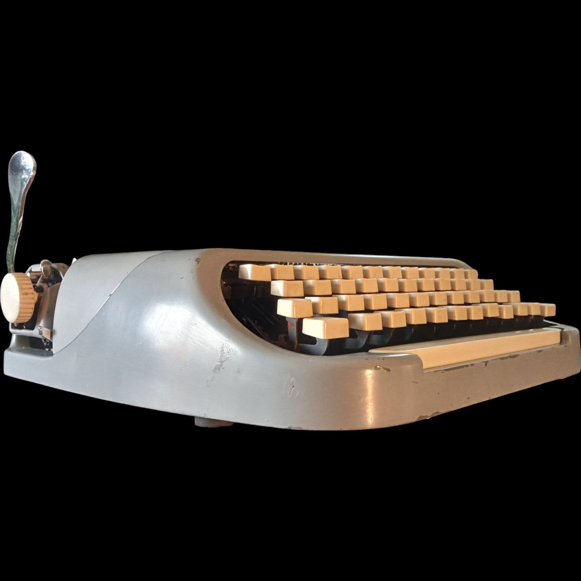 Image of Royal Royalite Typewriter. Available from universaltypewritercompany.in