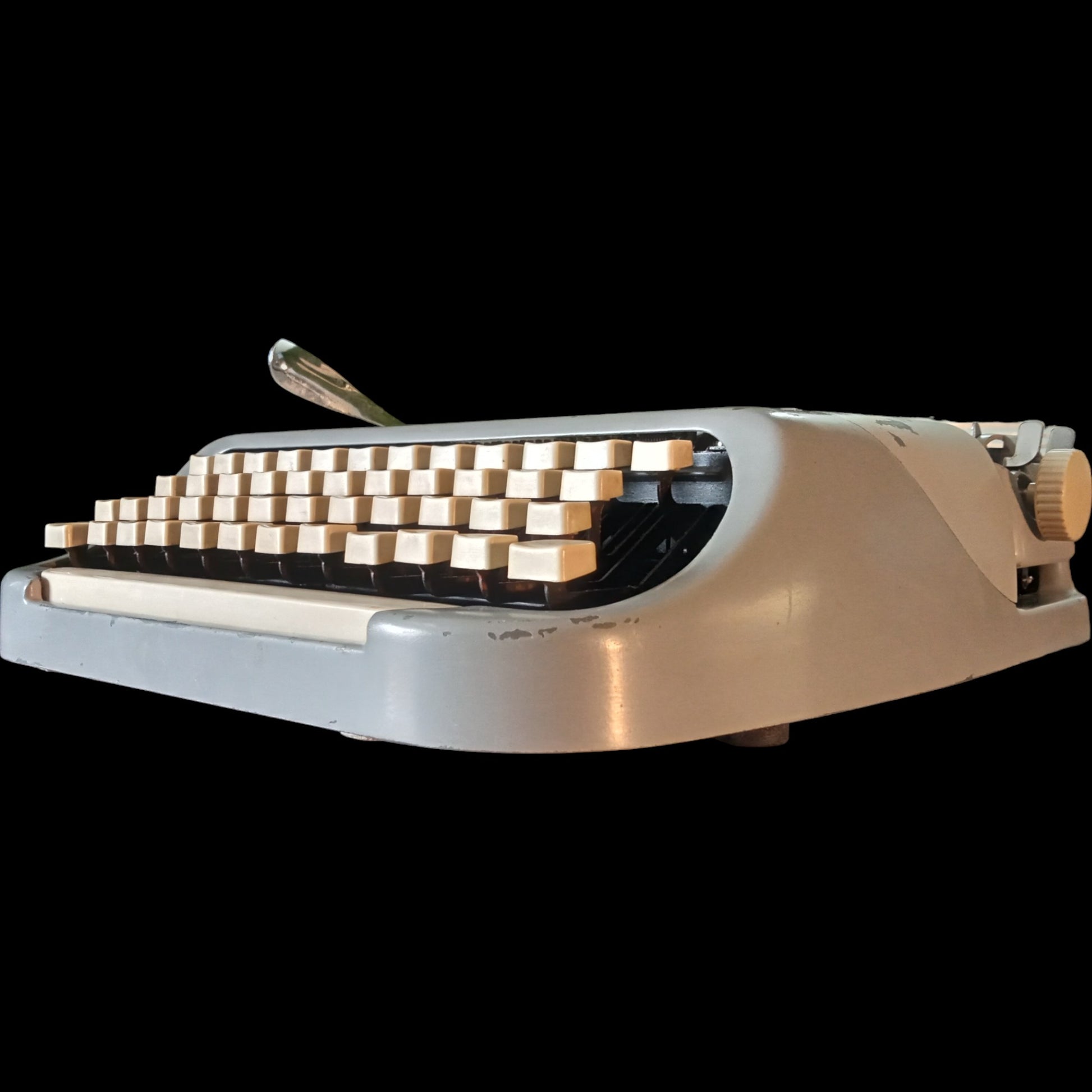 Image of Royal Royalite Typewriter. Available from universaltypewritercompany.in