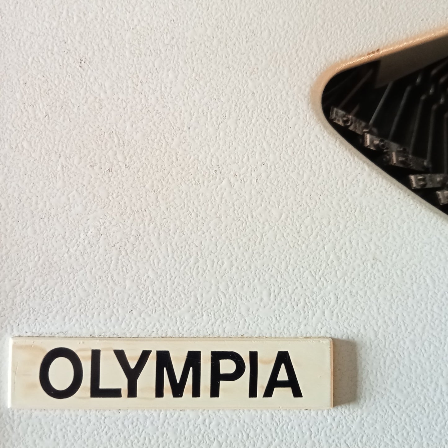 Image of Olympia Traveller De Luxe Typewriter. Available from universaltypewritercompany.in