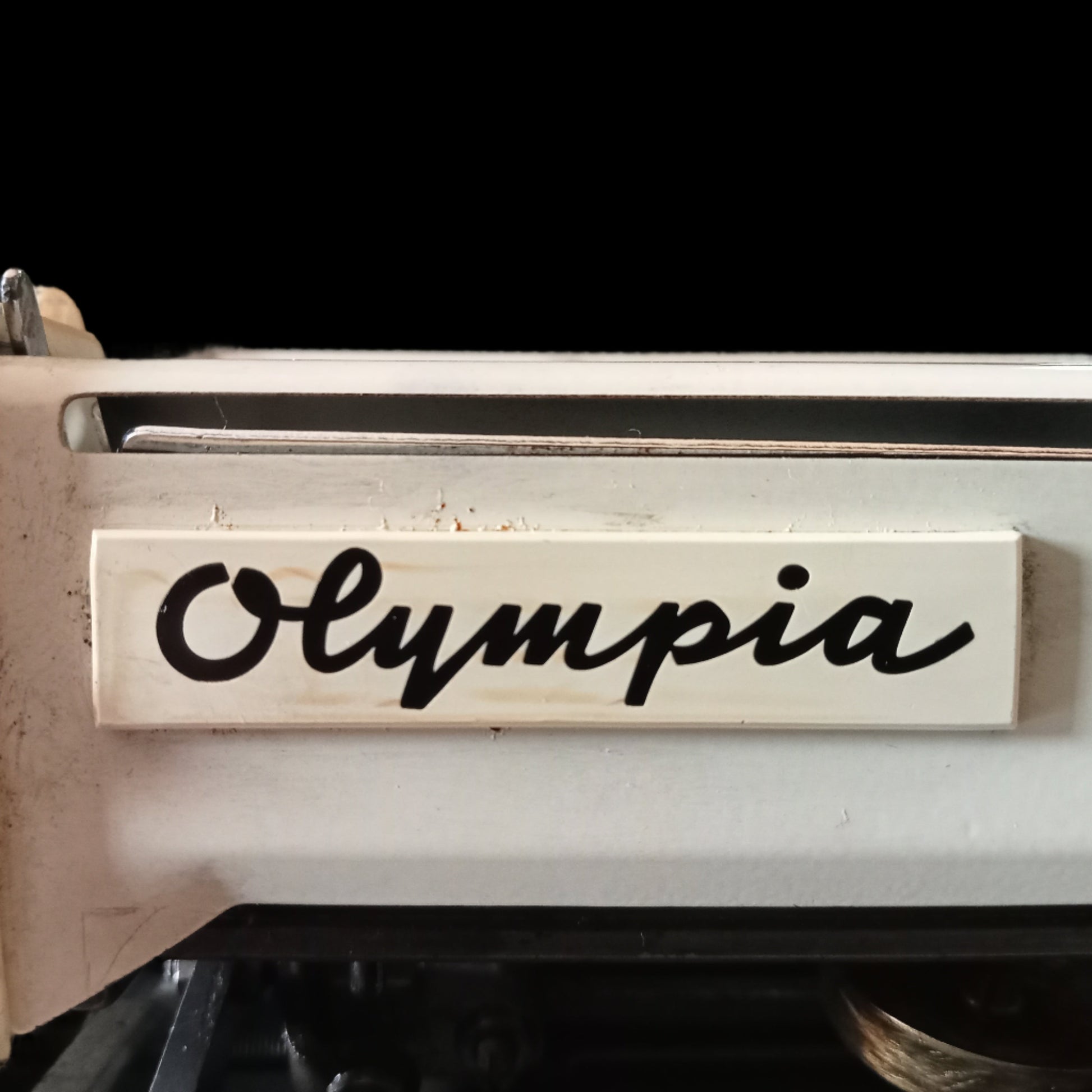 Image of Olympia Traveller De Luxe Typewriter. Available from universaltypewritercompany.in