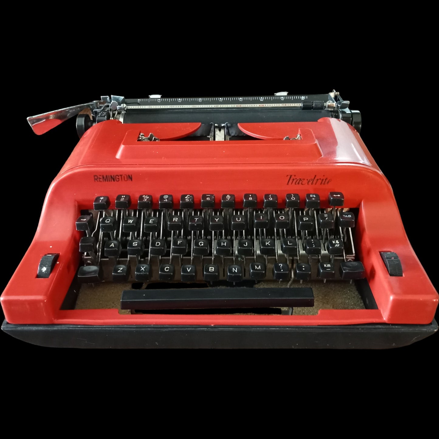 Image of Remington Travelriter Typewriter. Available from universaltypewritercompany.in