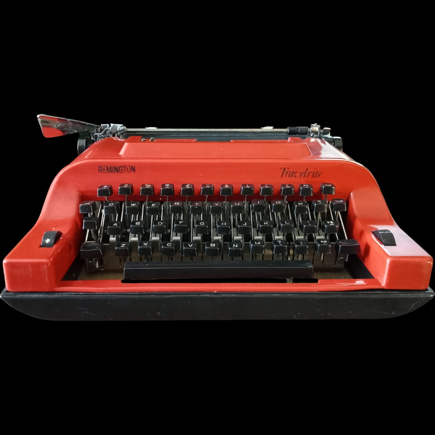 Image of Remington Travelriter Typewriter. Available from universaltypewritercompany.in