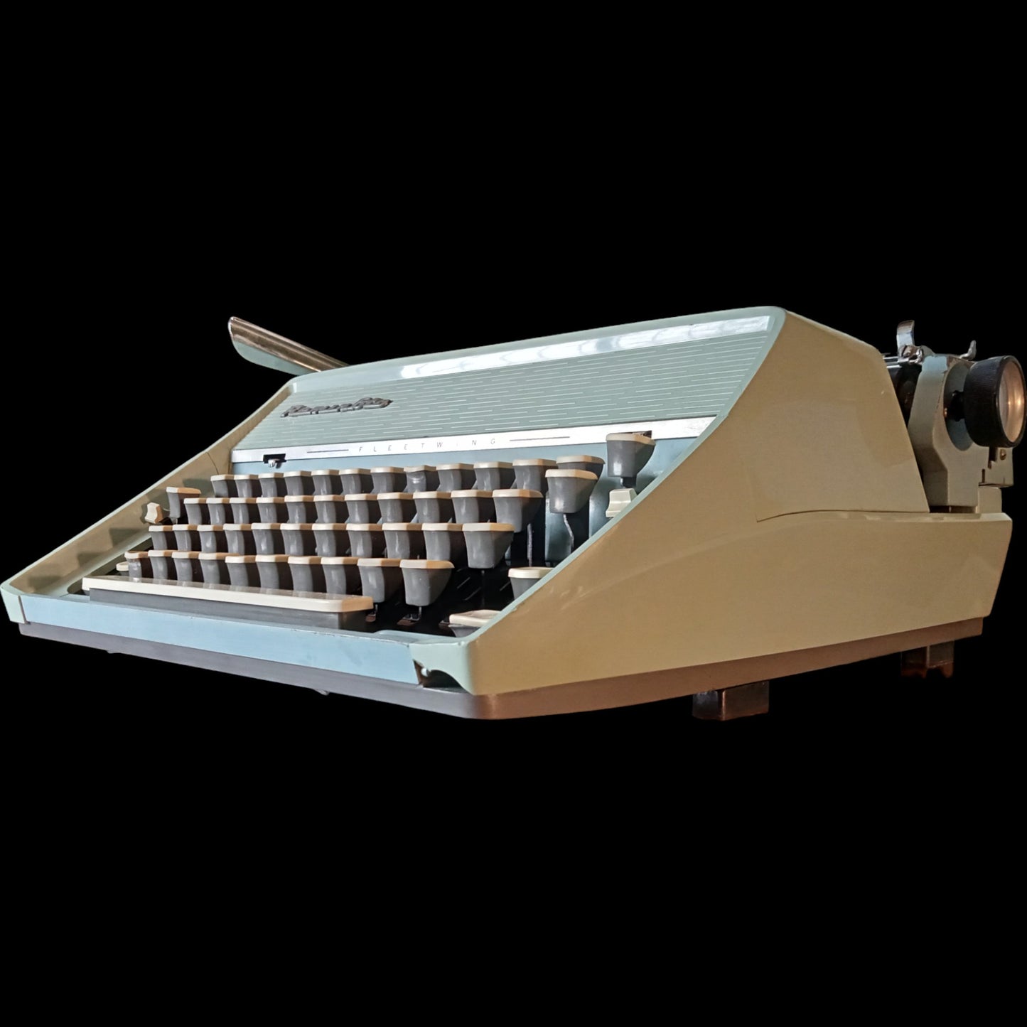 Image of Remington Monarch Fleetwing Typewriter. Available from universaltypewritercompany.in