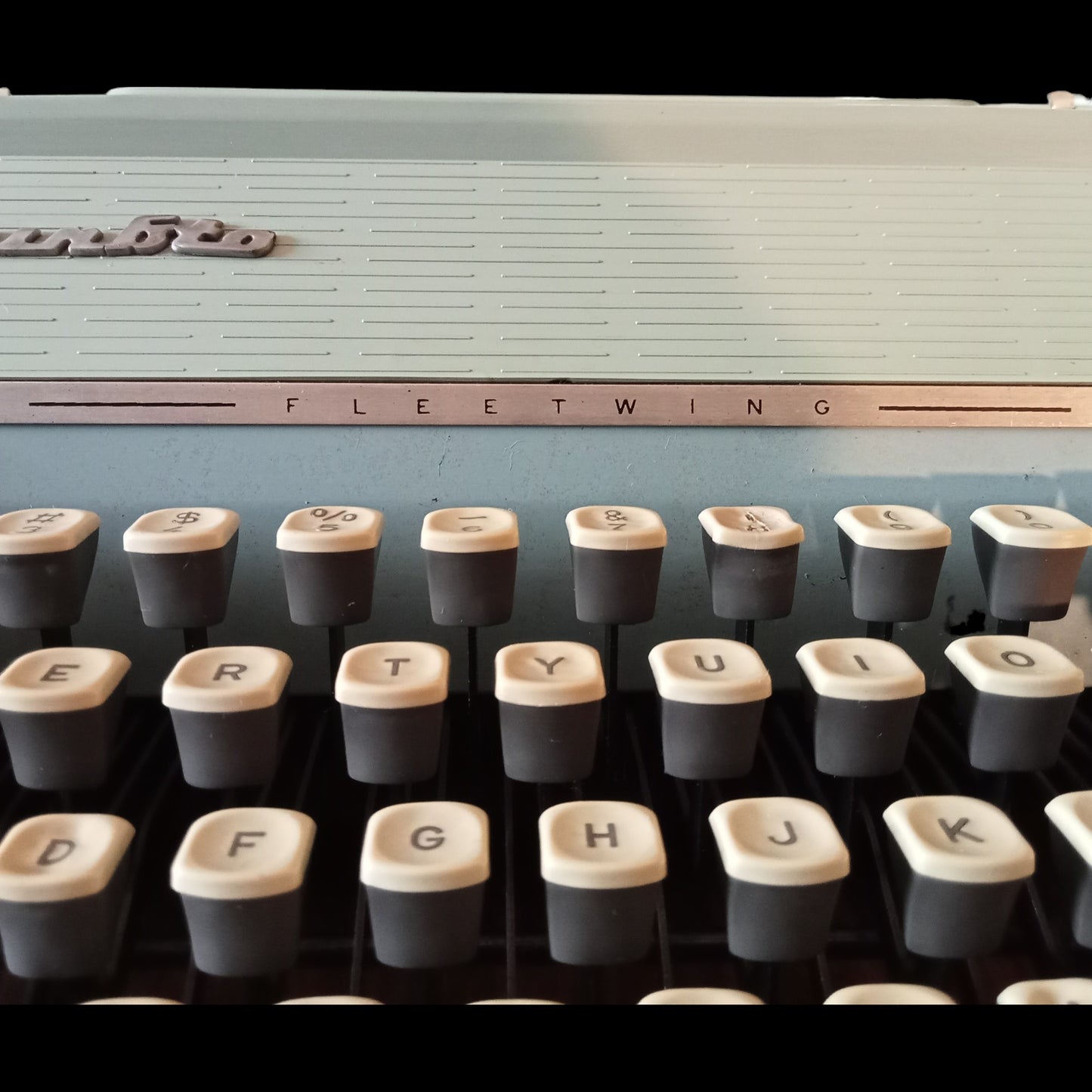 Image of Remington Monarch Fleetwing Typewriter. Available from universaltypewritercompany.in