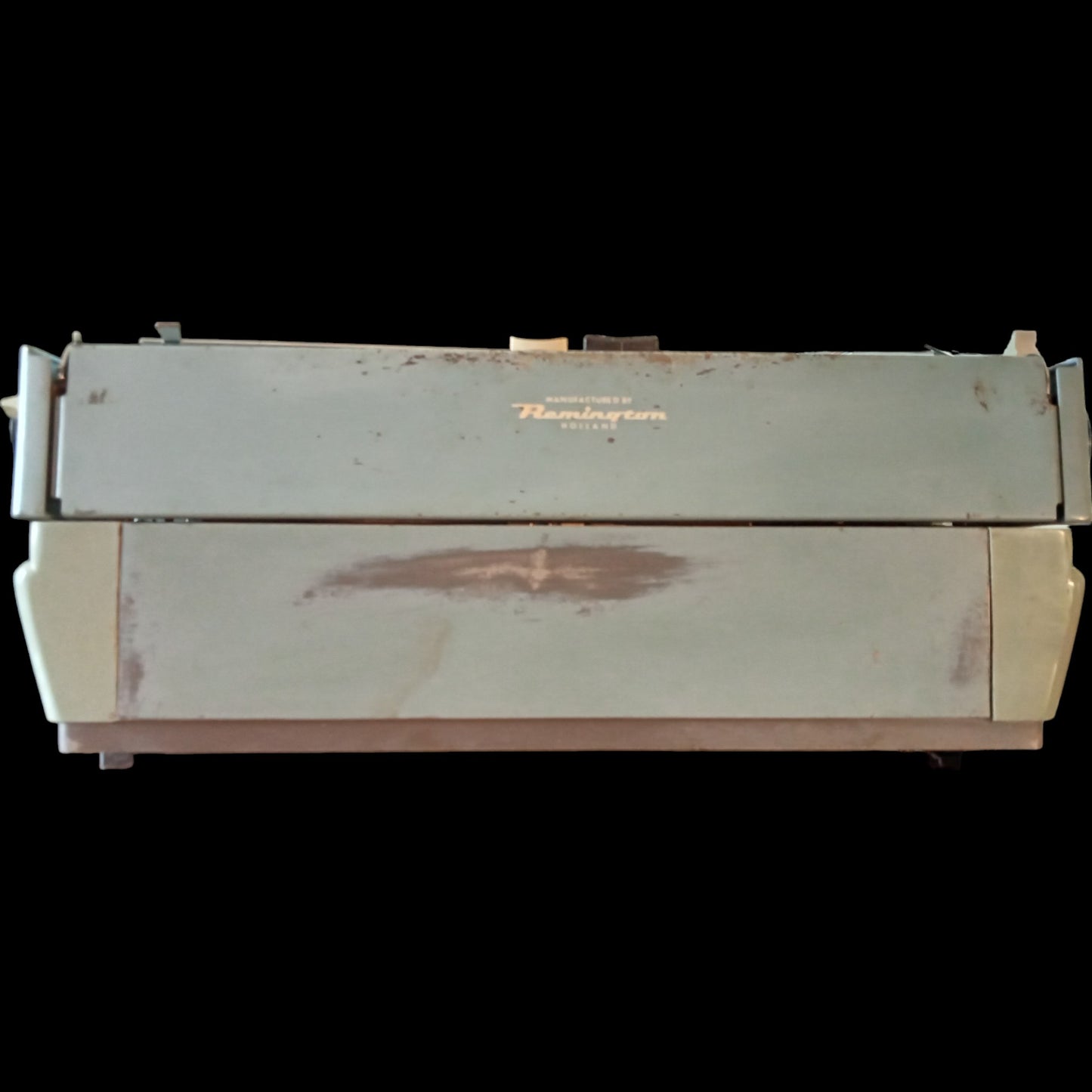 Image of Remington Monarch Fleetwing Typewriter. Available from universaltypewritercompany.in