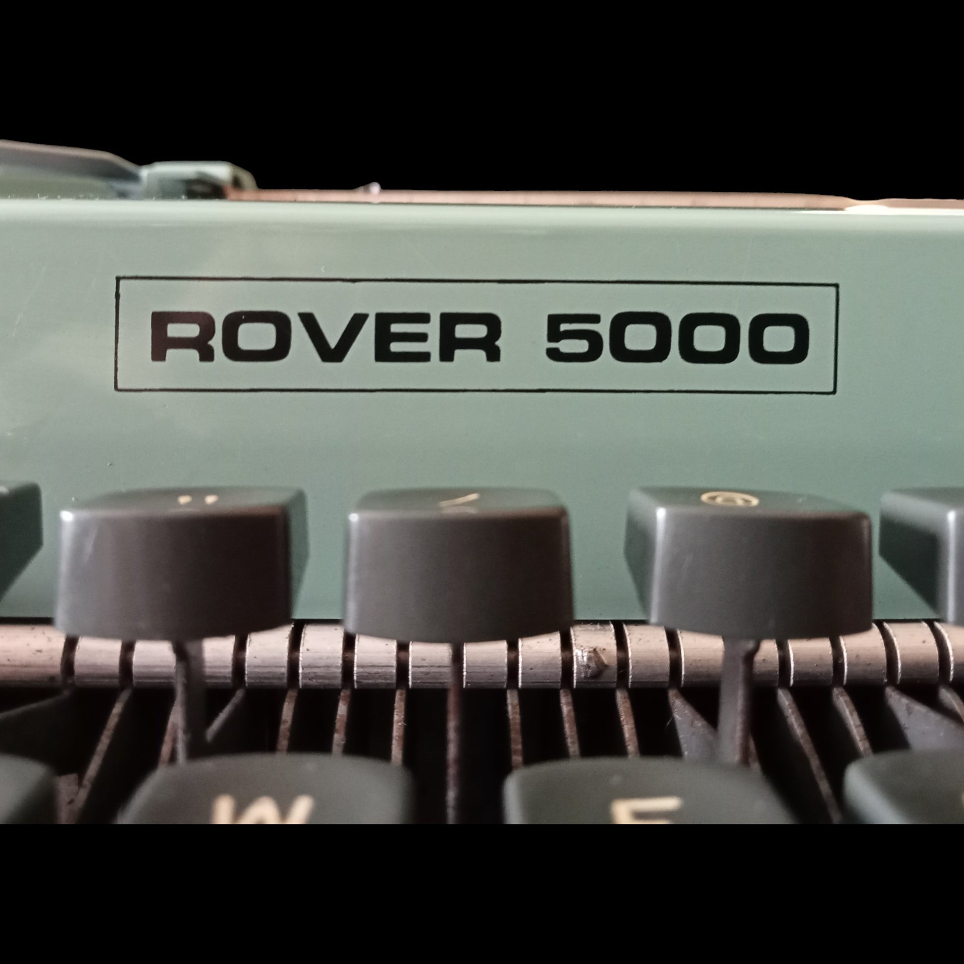 Image of Rover 5000 Typewriter. Available from universaltypewritercompany.in