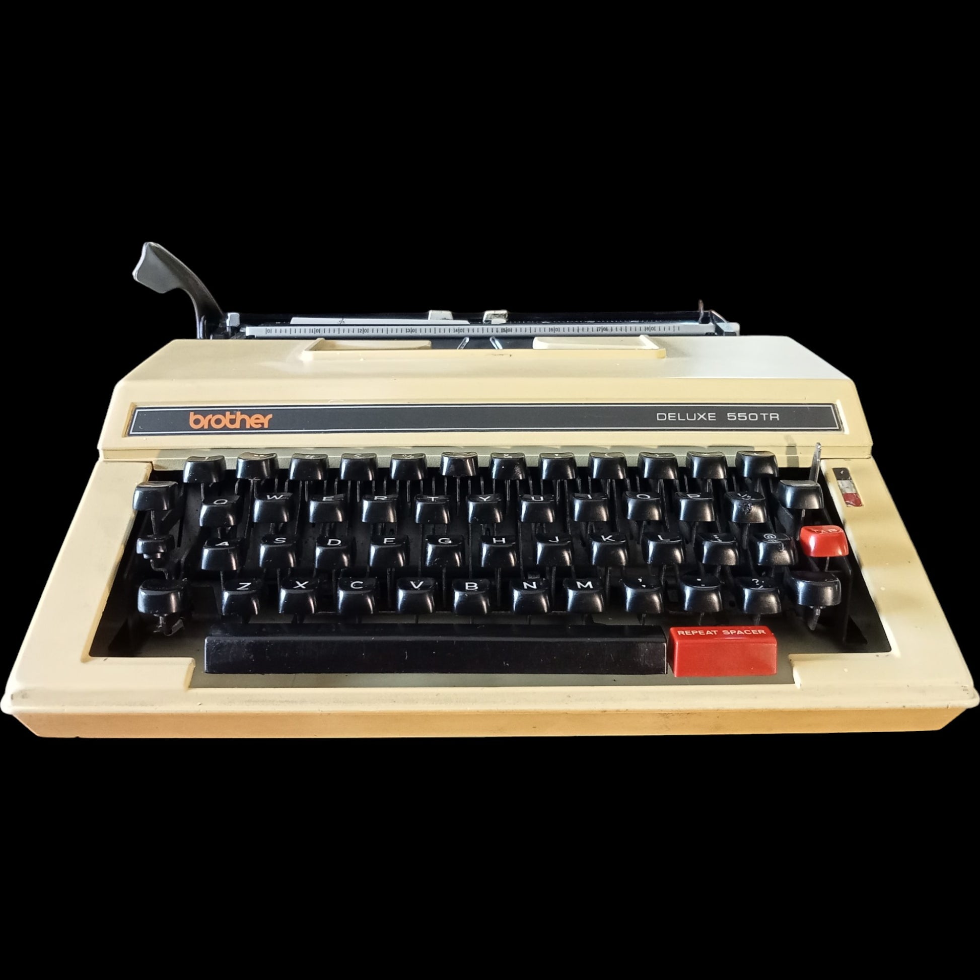 Image of Brother Deluxe 550TR Typewriter. Available from universaltypewritercompany.in