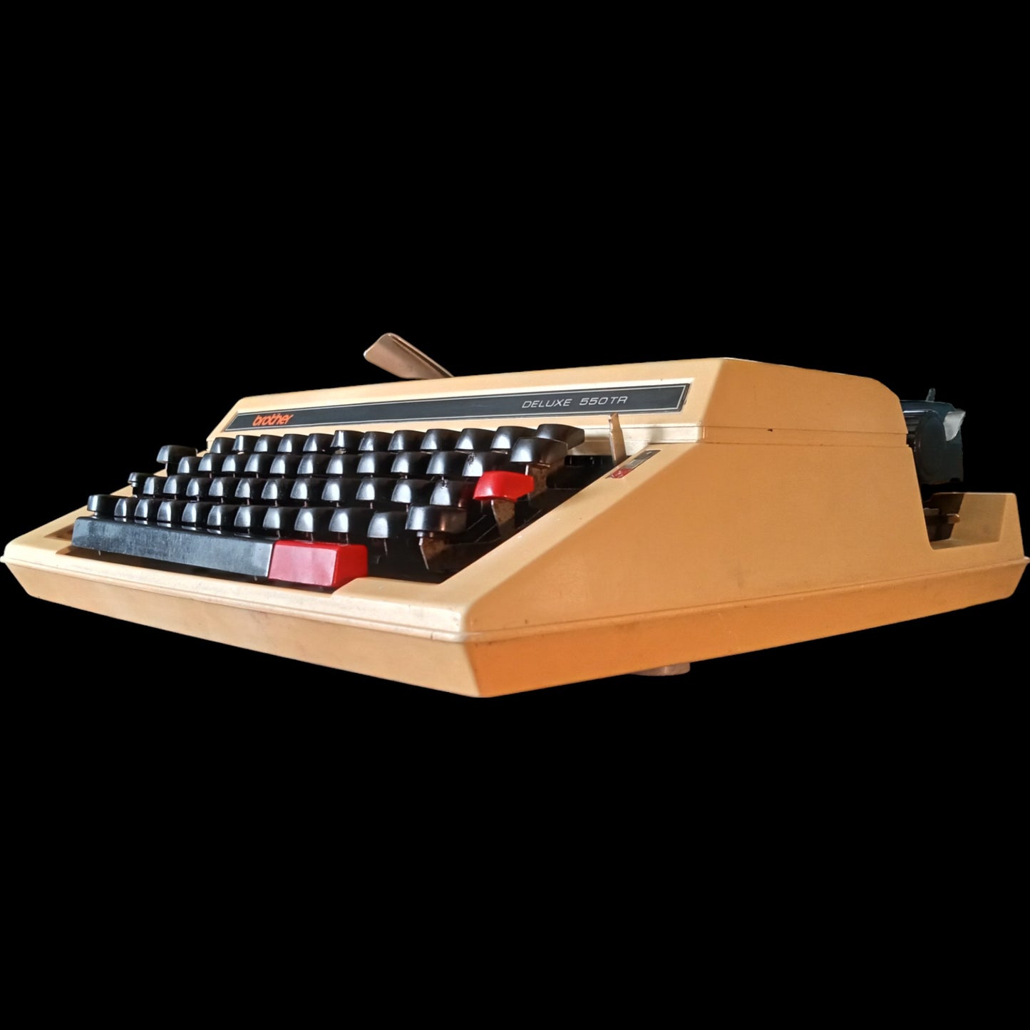 Image of Brother Deluxe 550TR Typewriter. Available from universaltypewritercompany.in