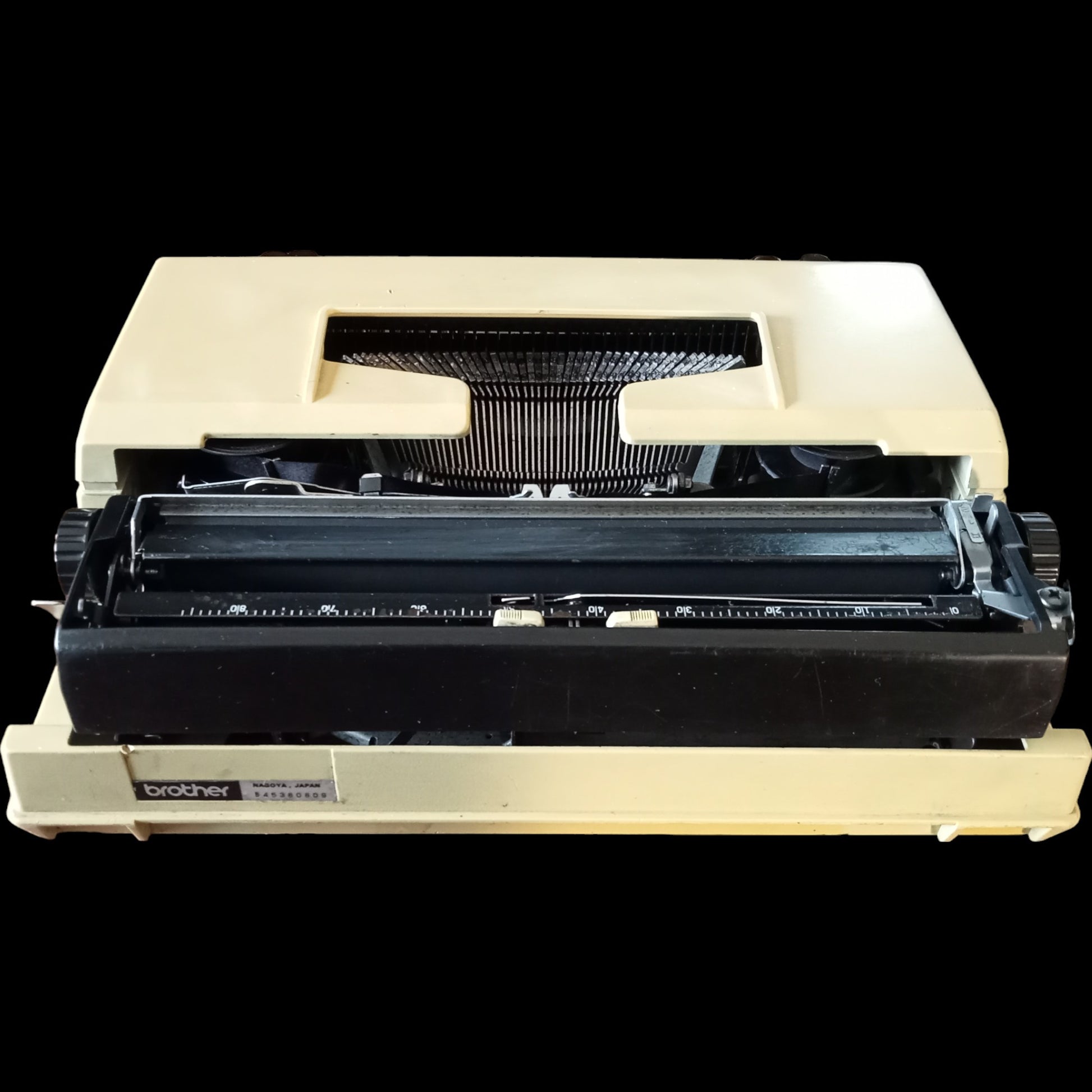 Image of Brother Deluxe 550TR Typewriter. Available from universaltypewritercompany.in