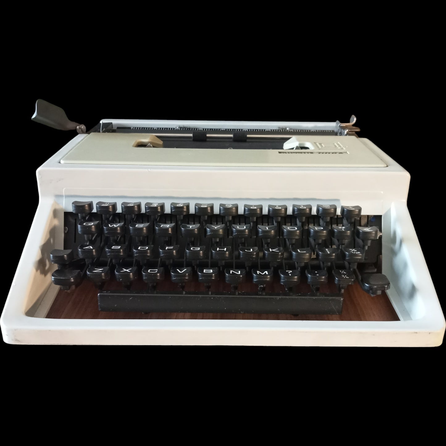 Image of Olivetti Dora Typewriter. Available from universaltypewritercompany.in