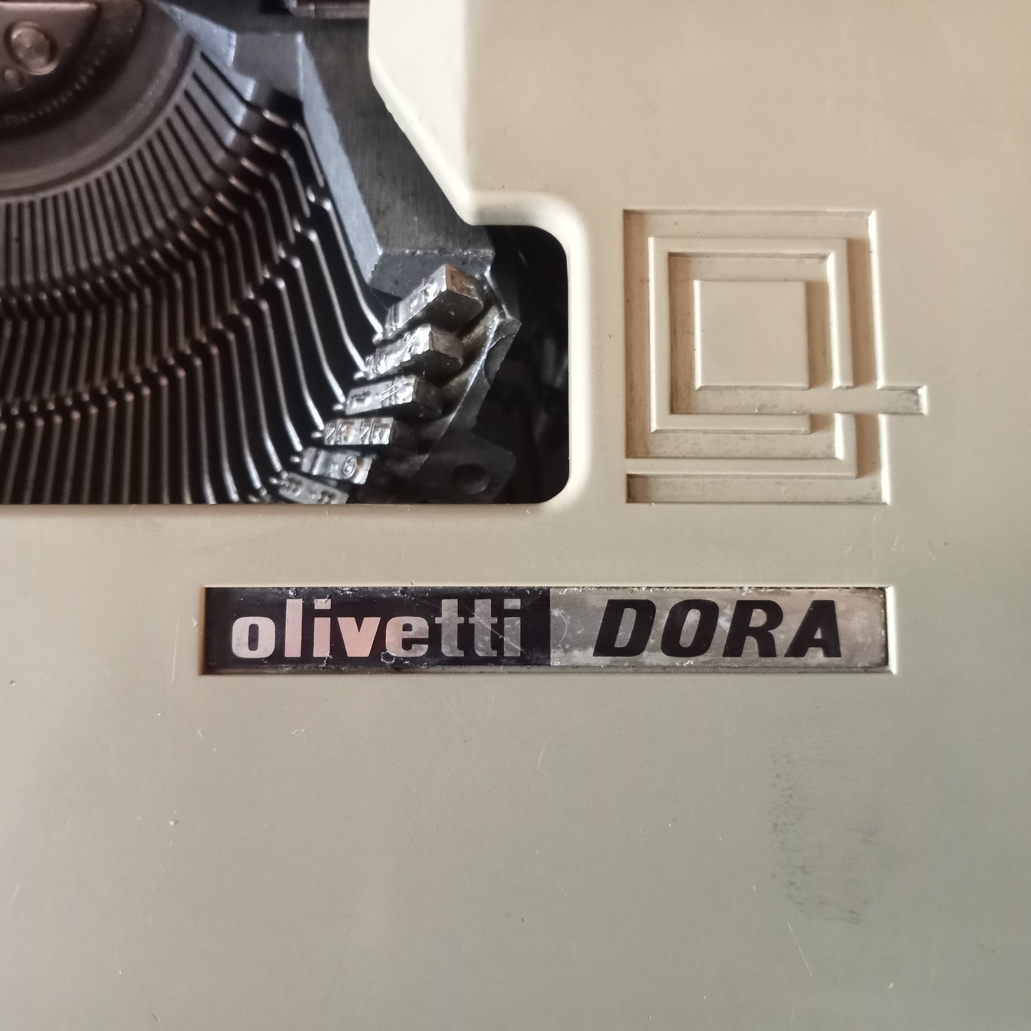 Image of Olivetti Dora Typewriter. Available from universaltypewritercompany.in