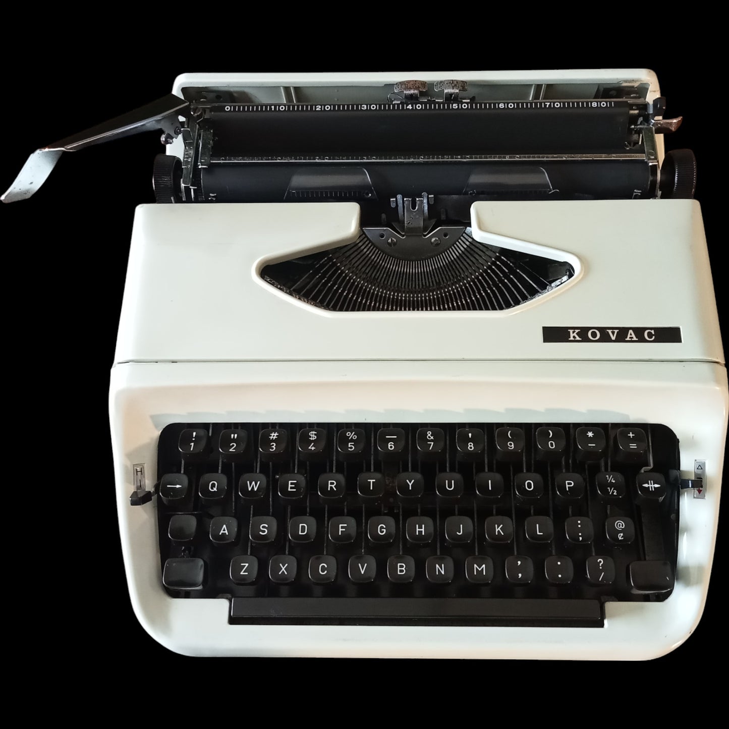 Image of Kovac Typewriter. Available from universaltypewritercompany.in