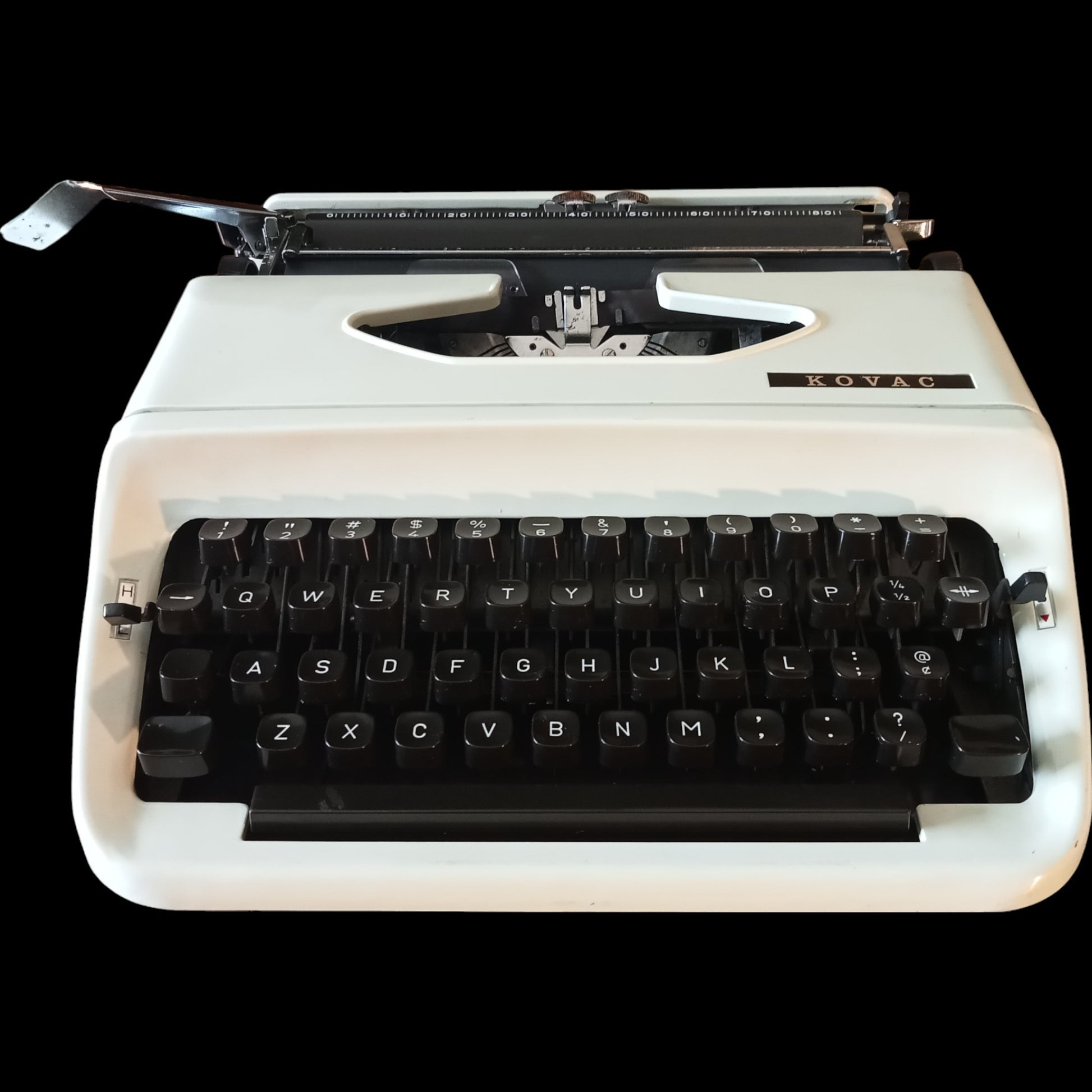 Image of Kovac Typewriter. Available from universaltypewritercompany.in