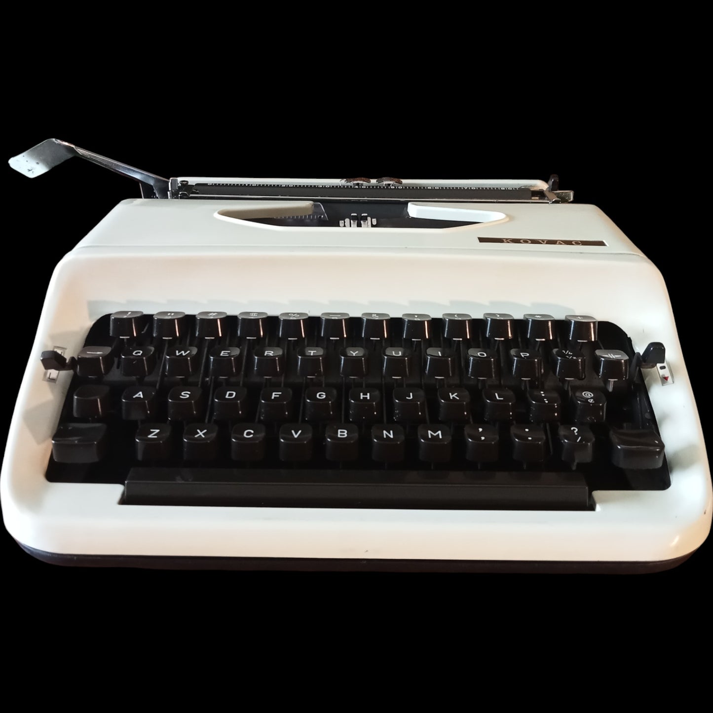 Image of Kovac Typewriter. Available from universaltypewritercompany.in