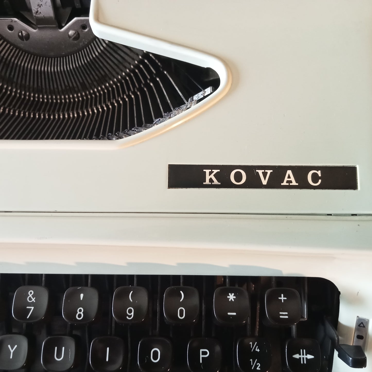 Image of Kovac Typewriter. Available from universaltypewritercompany.in