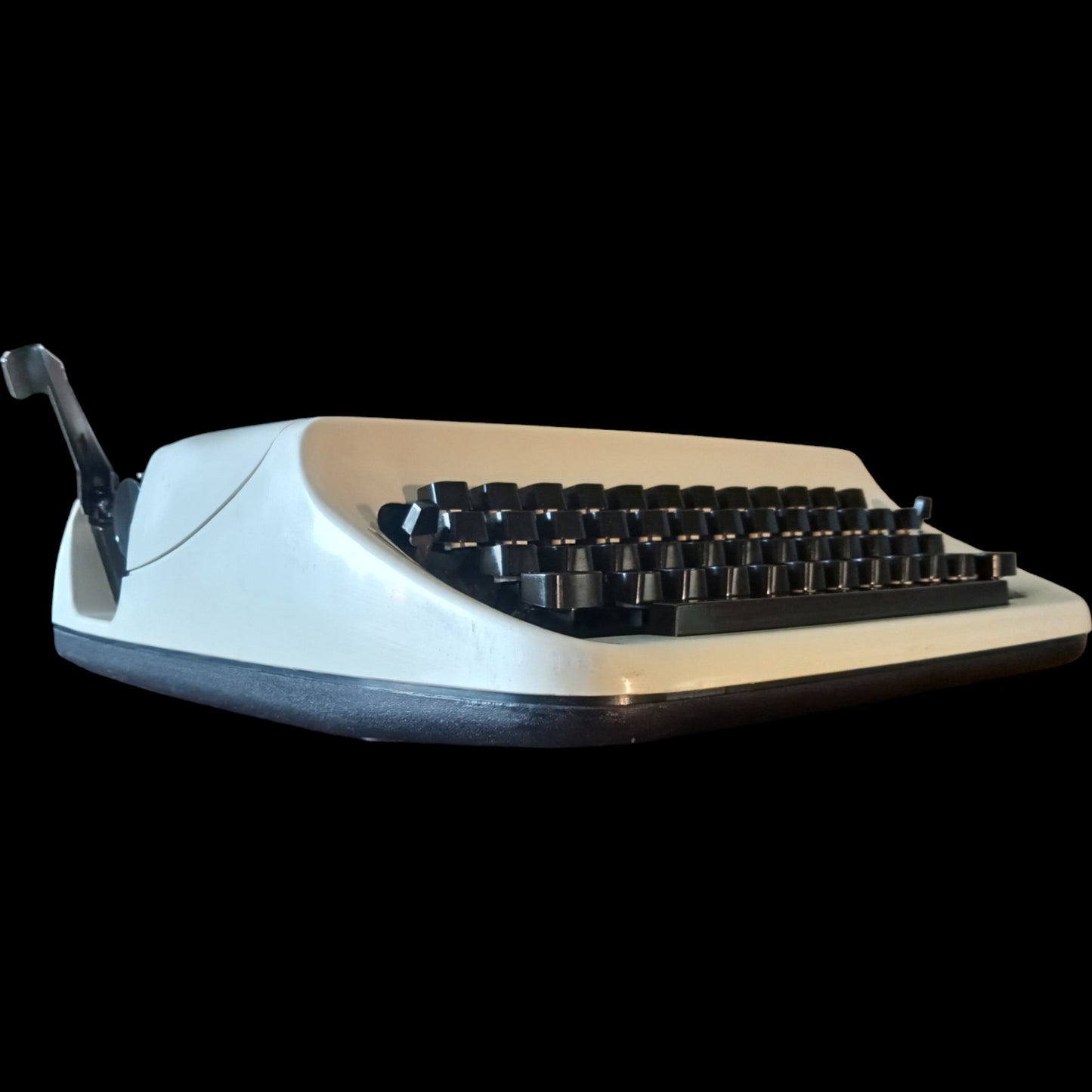 Image of Kovac Typewriter. Available from universaltypewritercompany.in