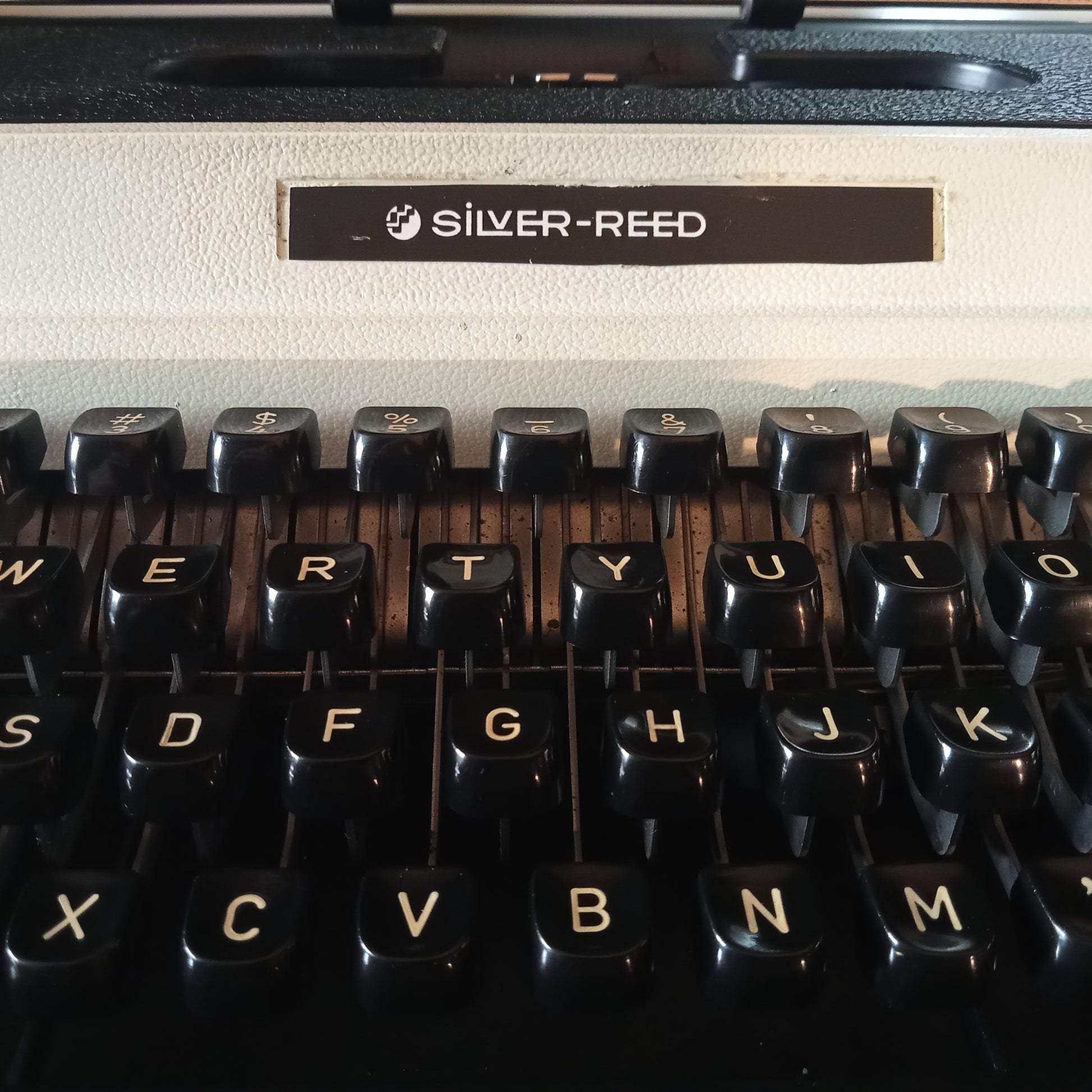 Image of Silver Reed Typewriter. Available from universaltypewritercompany.in