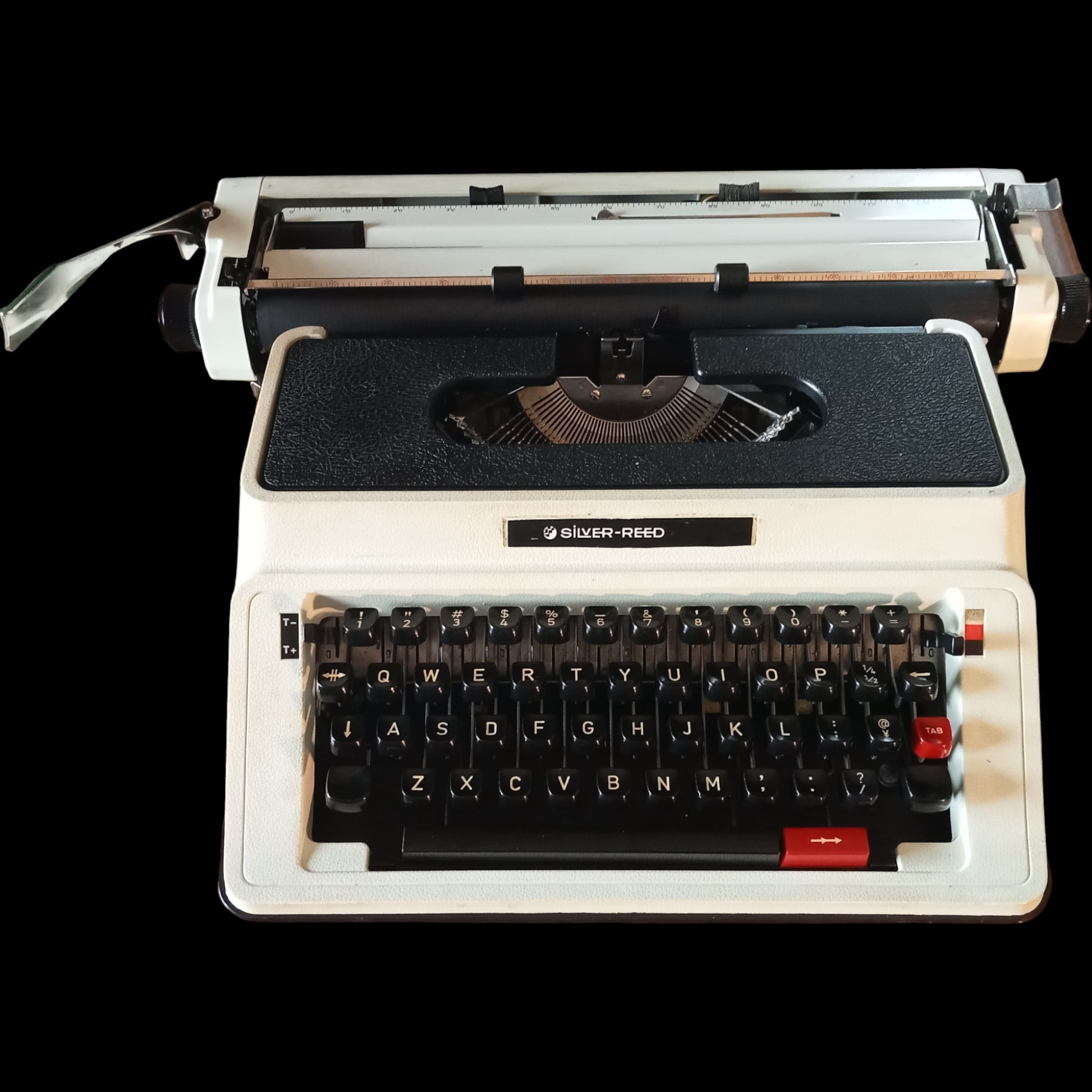 Image of Silver Reed Typewriter. Available from universaltypewritercompany.in