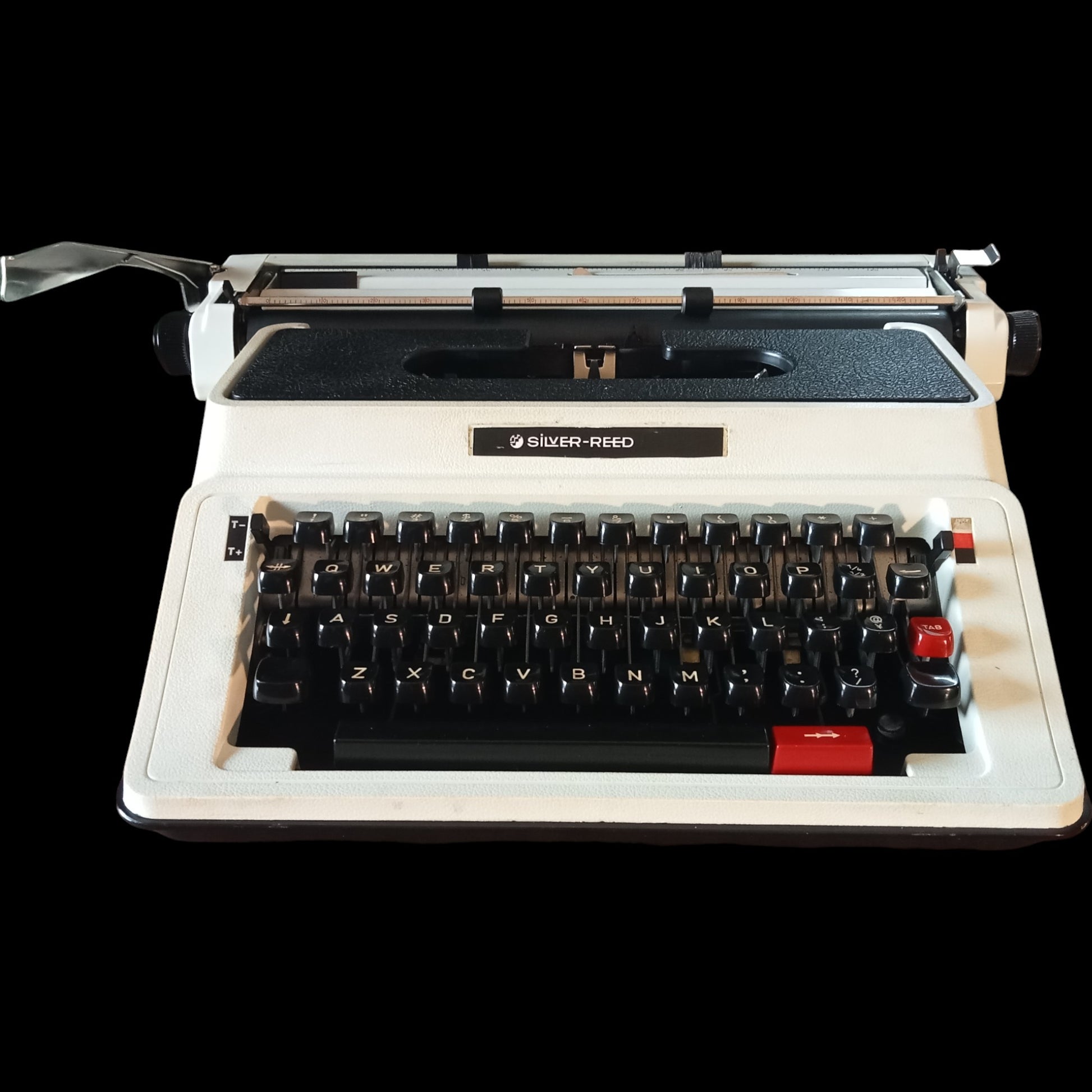 Image of Silver Reed Typewriter. Available from universaltypewritercompany.in