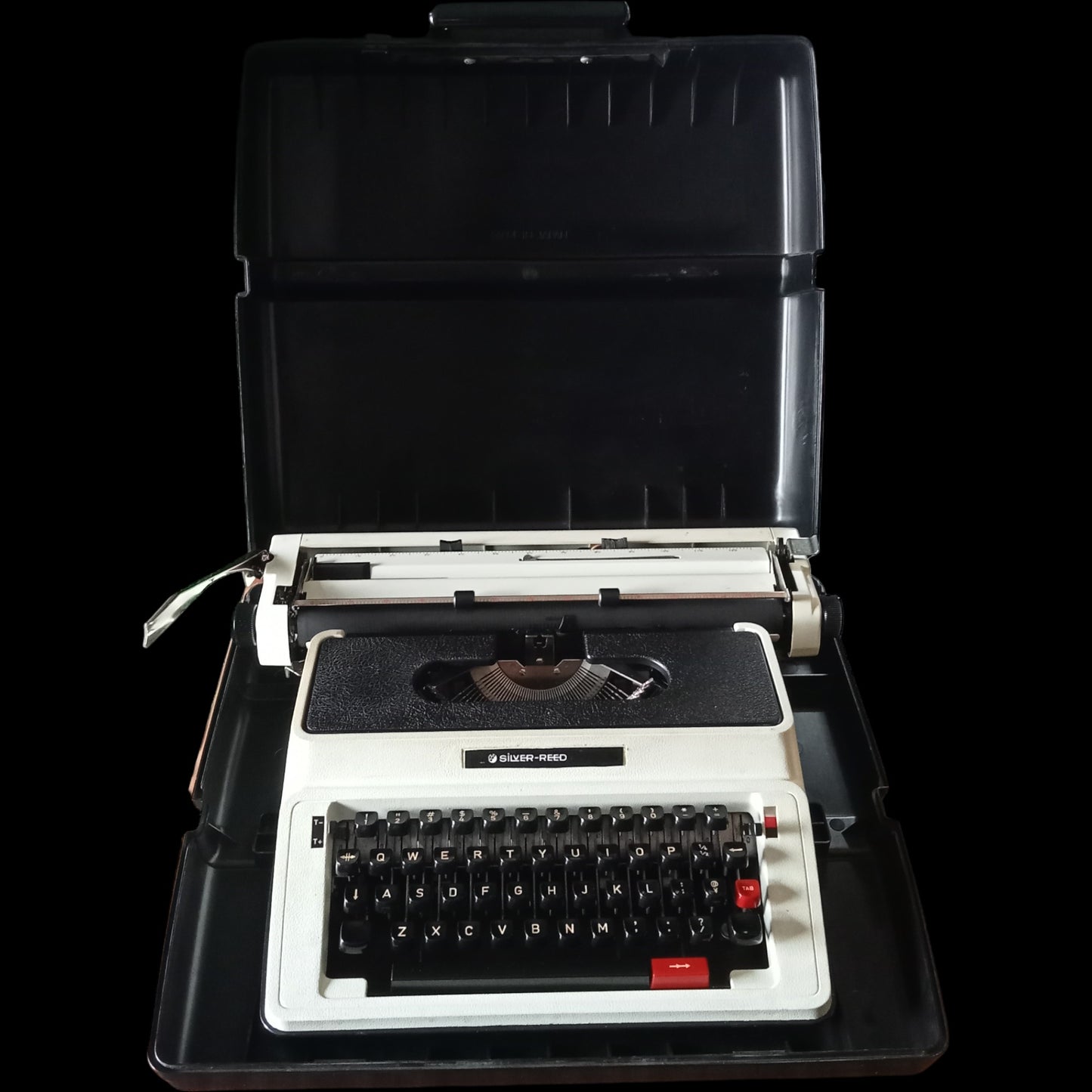 Image of Silver Reed Typewriter. Available from universaltypewritercompany.in