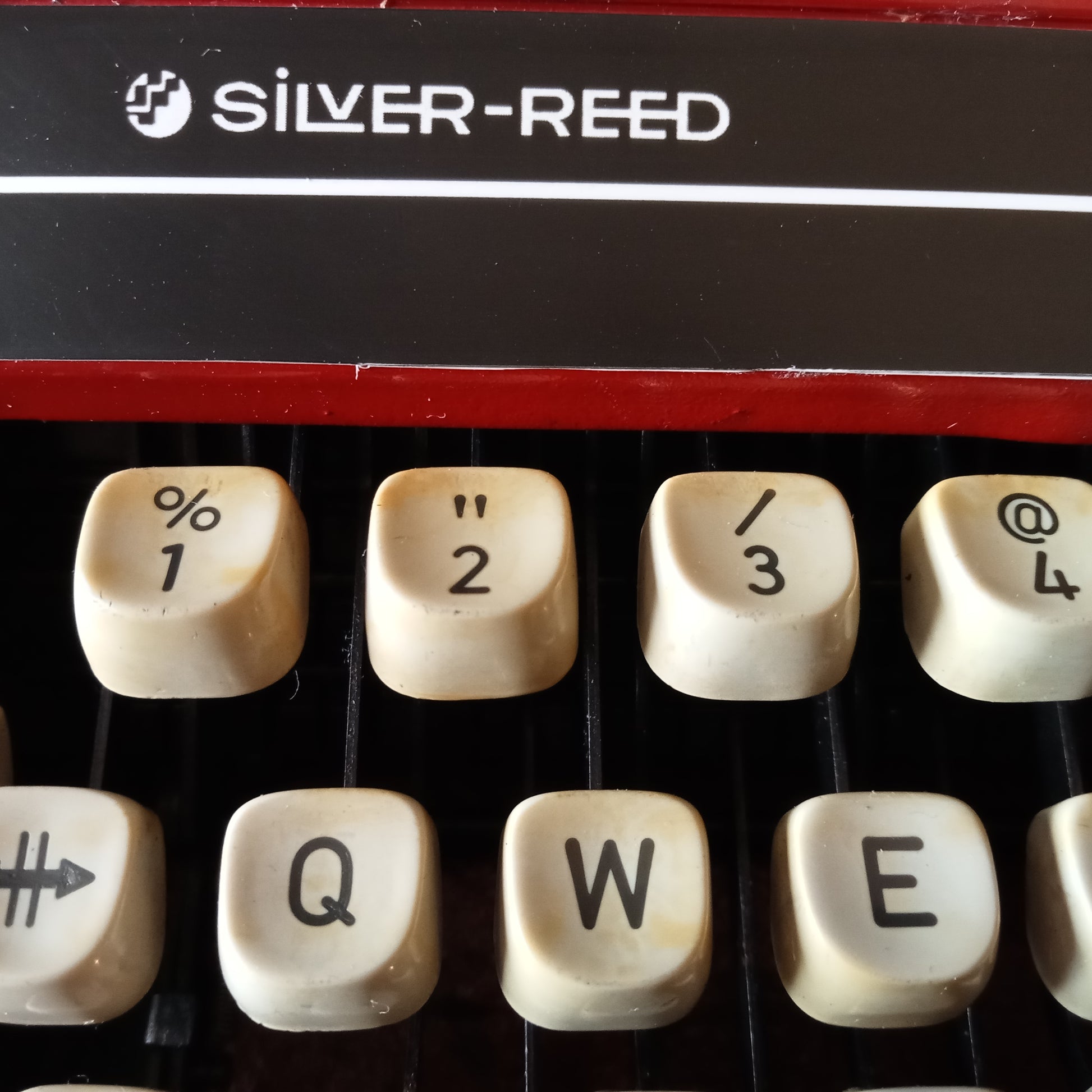 Image of Silver Reed Silverette II Typewriter. Available from universaltypewritercompany.in