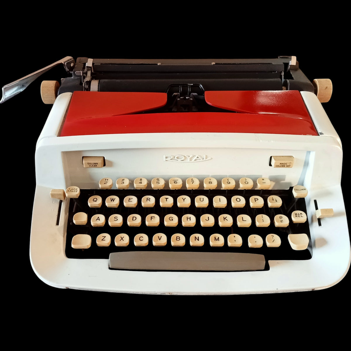 Image of Royal Safari Typewriter.
Available from universaltypewritercompany.in