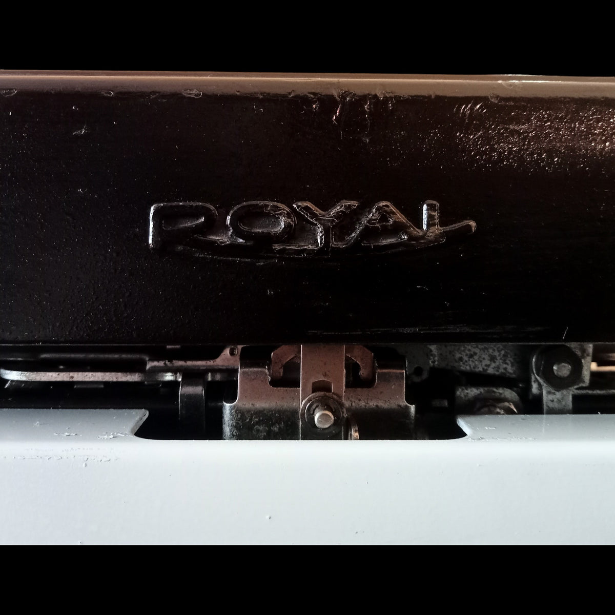 Image of Royal Safari Typewriter.
Available from universaltypewritercompany.in