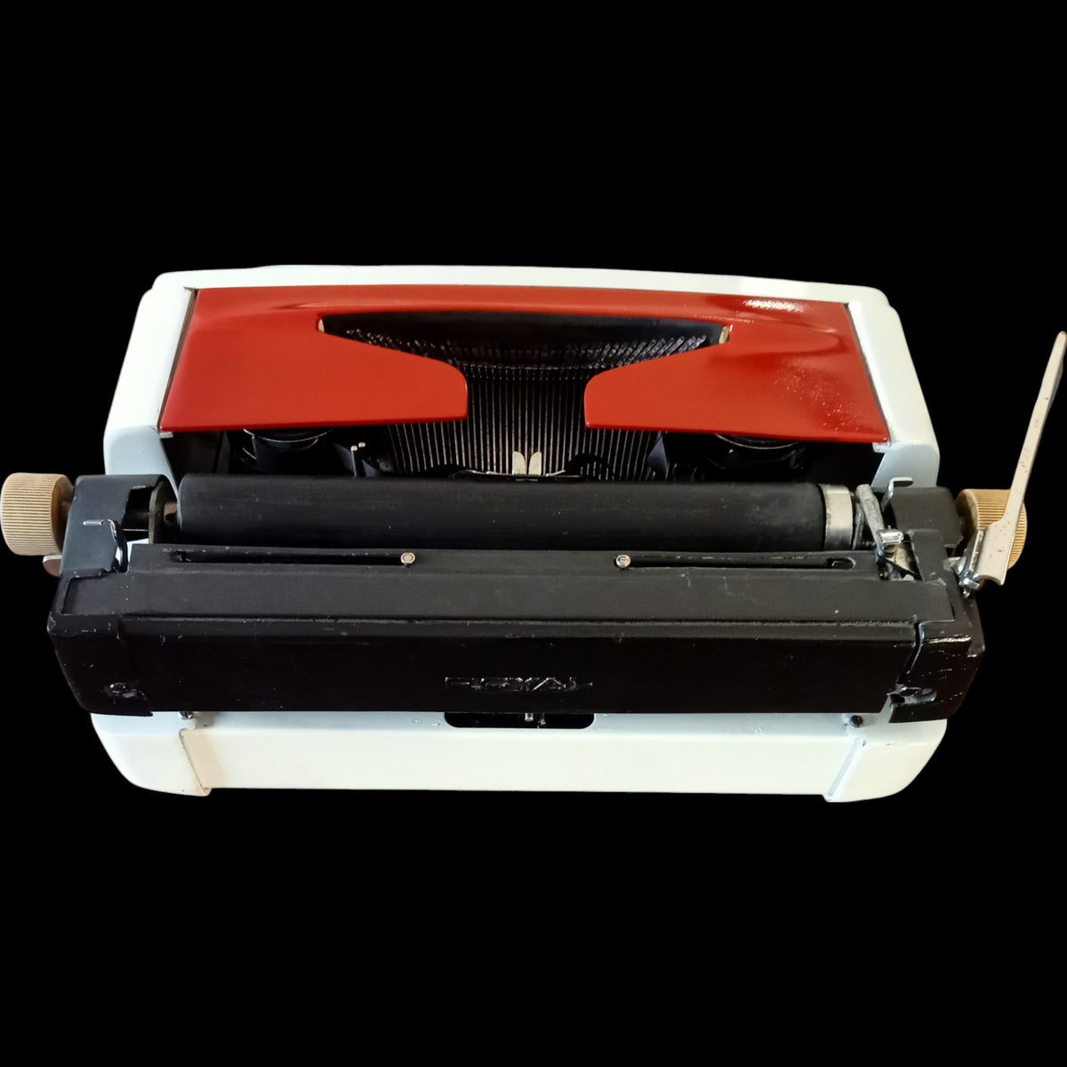 Image of Royal Safari Typewriter.
Available from universaltypewritercompany.in