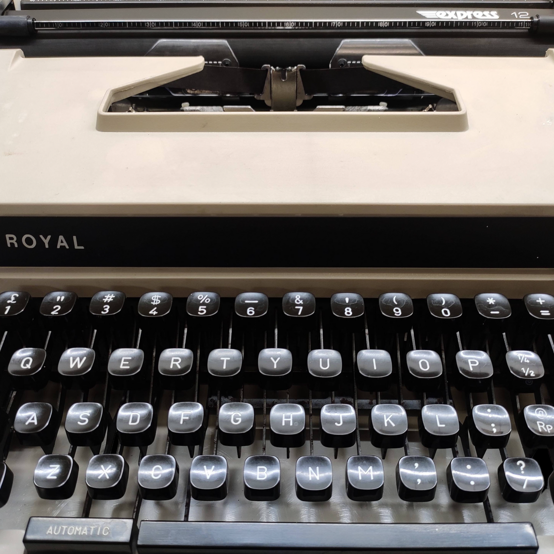 Image of Royal Express 12 Typewriter. Available from universaltypewritercompany.in