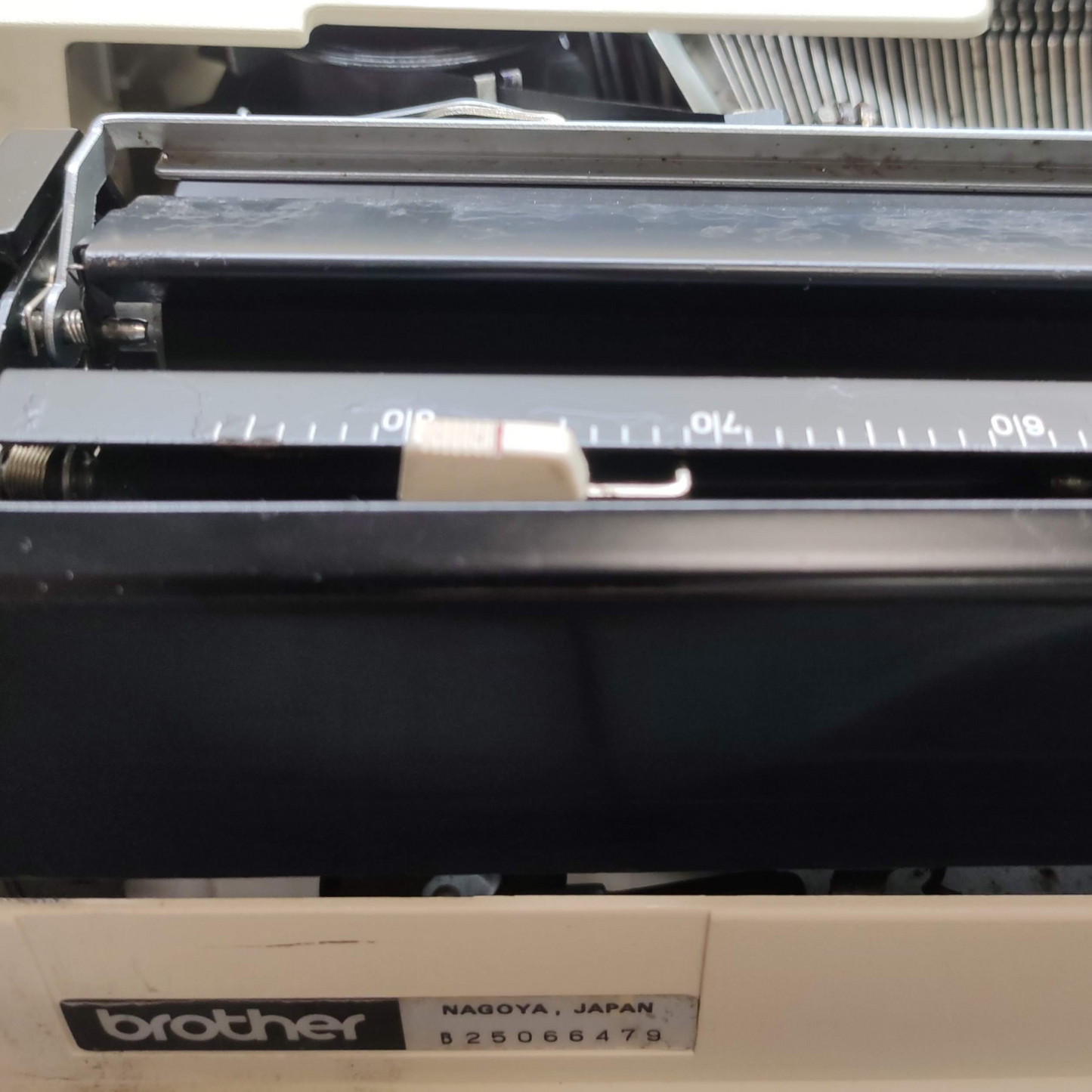 Image of Brother DELUXE 550TR Typewriter. Available from universaltypewritercompany.in