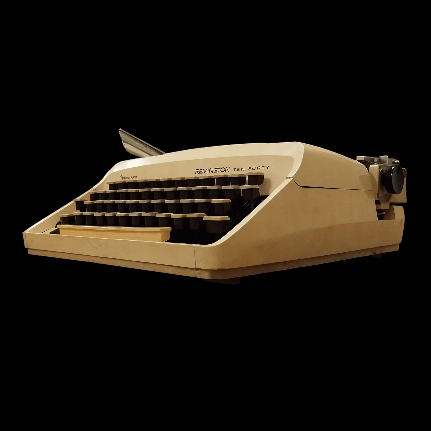 Image of Remington Ten Forty Sperry Rand Typewriter. Available at universaltypewritercompany.in