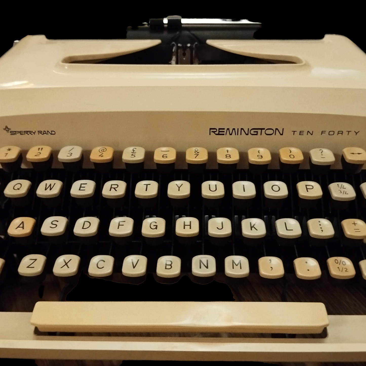 Image of Remington Ten Forty Sperry Rand Typewriter. Available at universaltypewritercompany.in