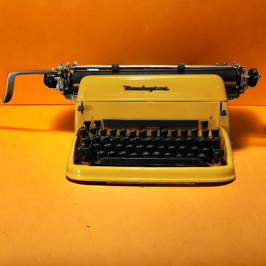 Image of Remington Desktop Typewriter. Available from universaltypewritercompany.in