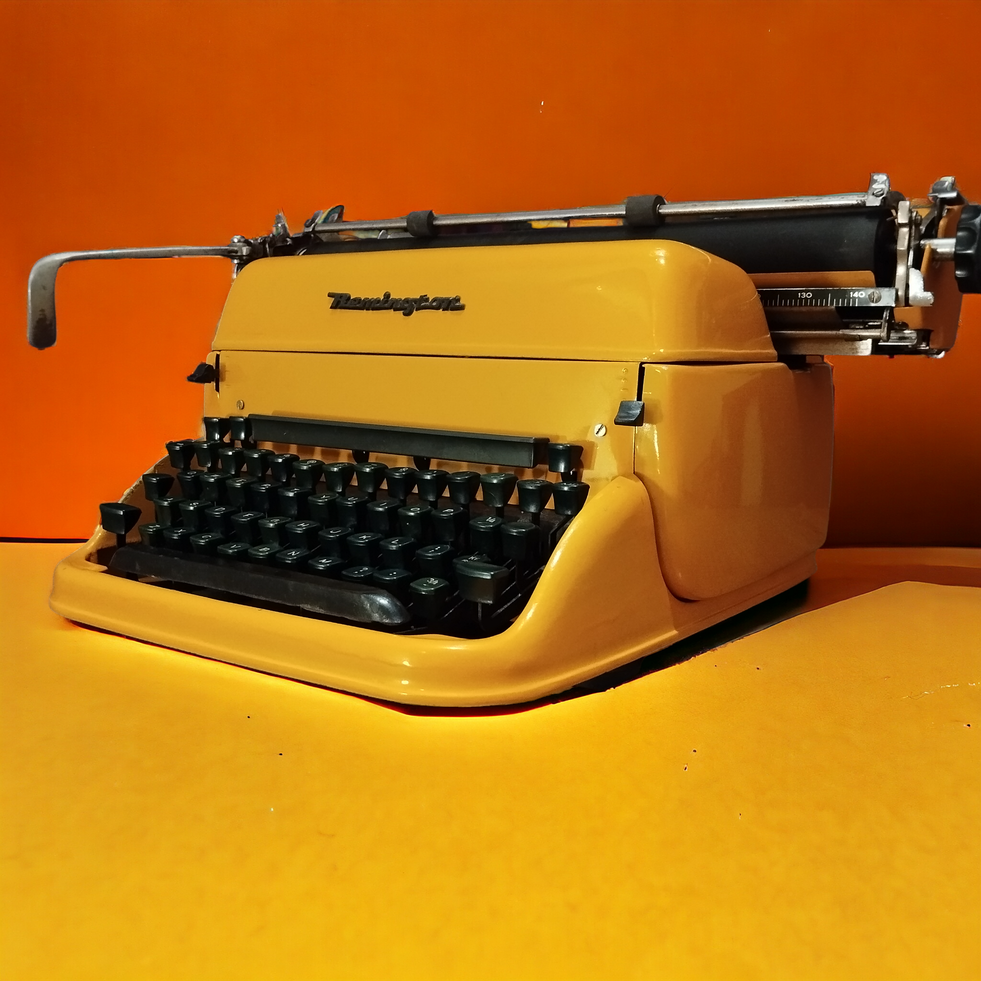 Image of Remington Desktop Typewriter. Available from universaltypewritercompany.in