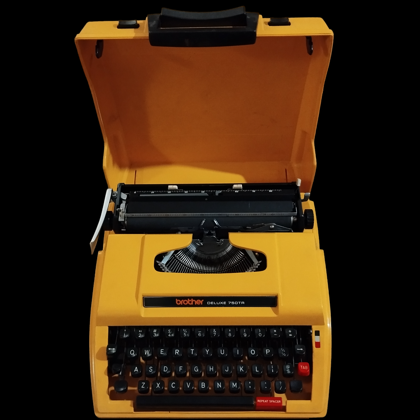 Image of Brother DELUXE  750TR Typewriter. Available from universaltypewritercompany.in