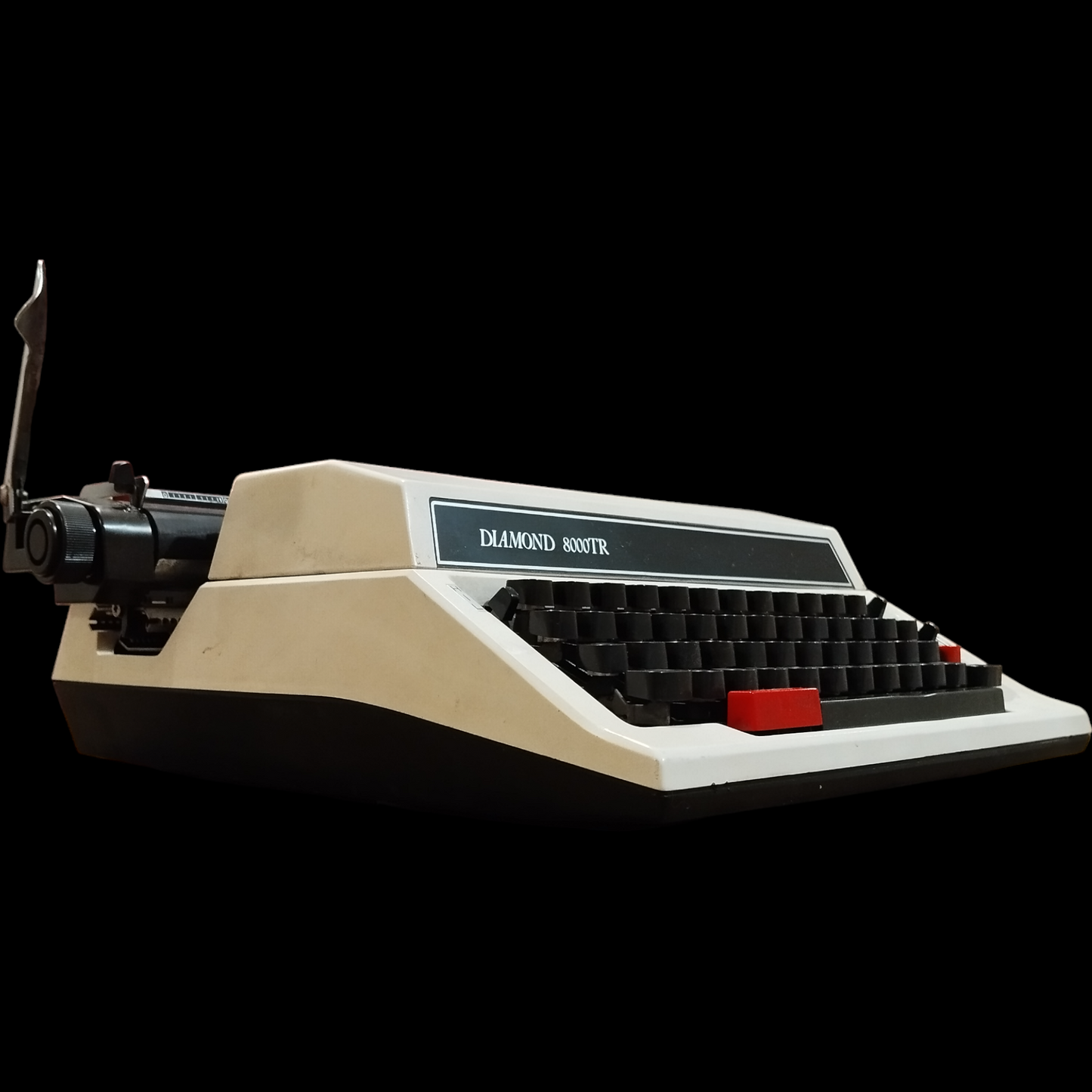 Image of Diamond 800TR Typewriter from universaltypewritercompany.in