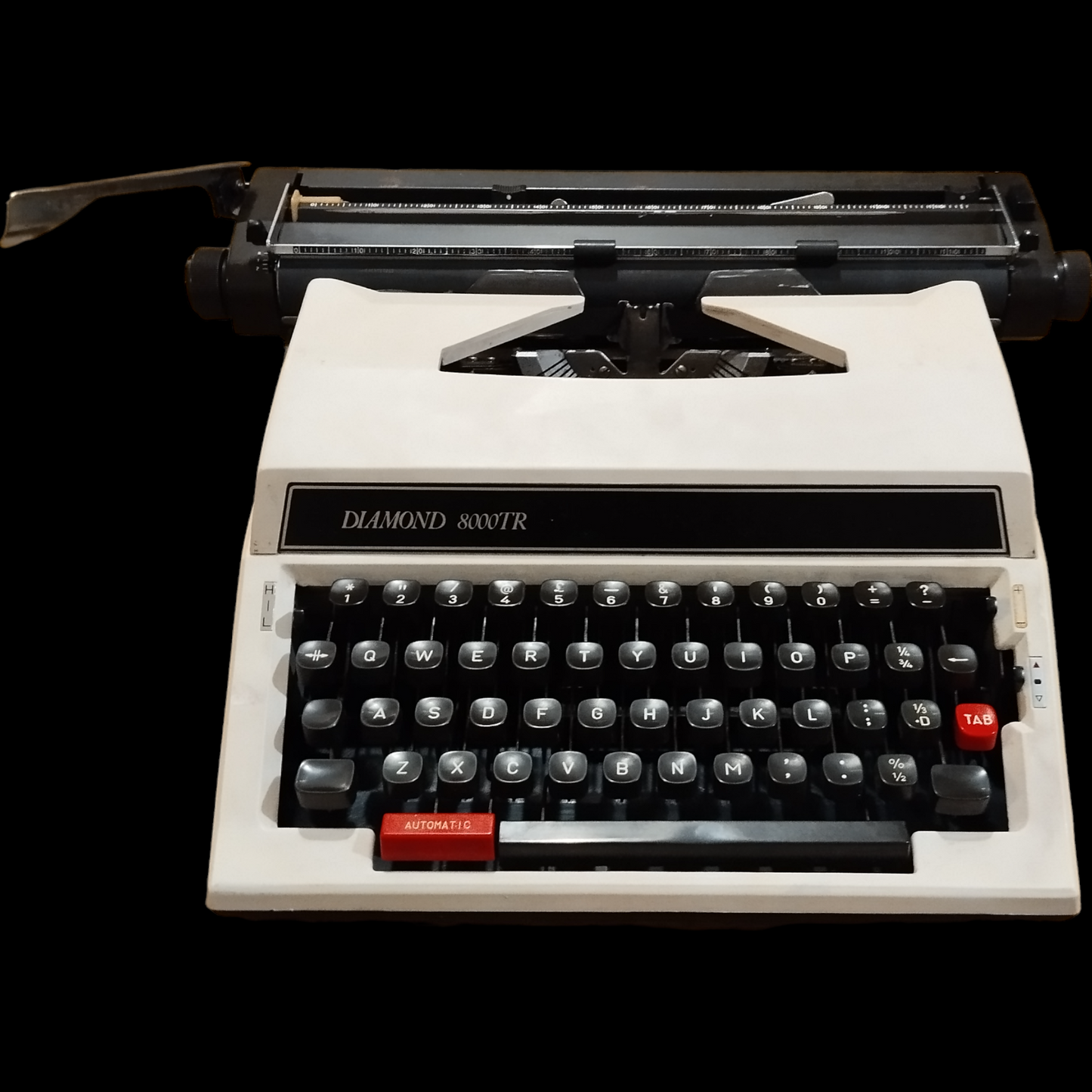 Image of Diamond 800TR Typewriter from universaltypewritercompany.in