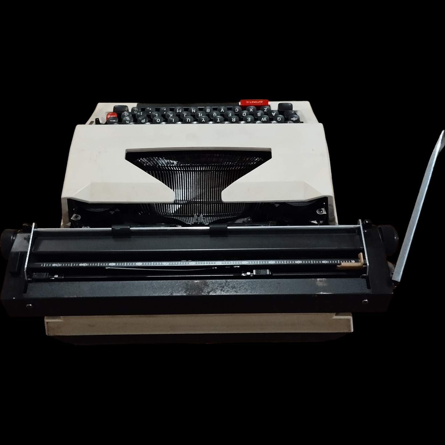 Image of Diamond 800TR Typewriter from universaltypewritercompany.in