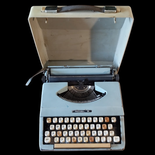 Image of Royal Typewriter from universaltypewritercompany.in