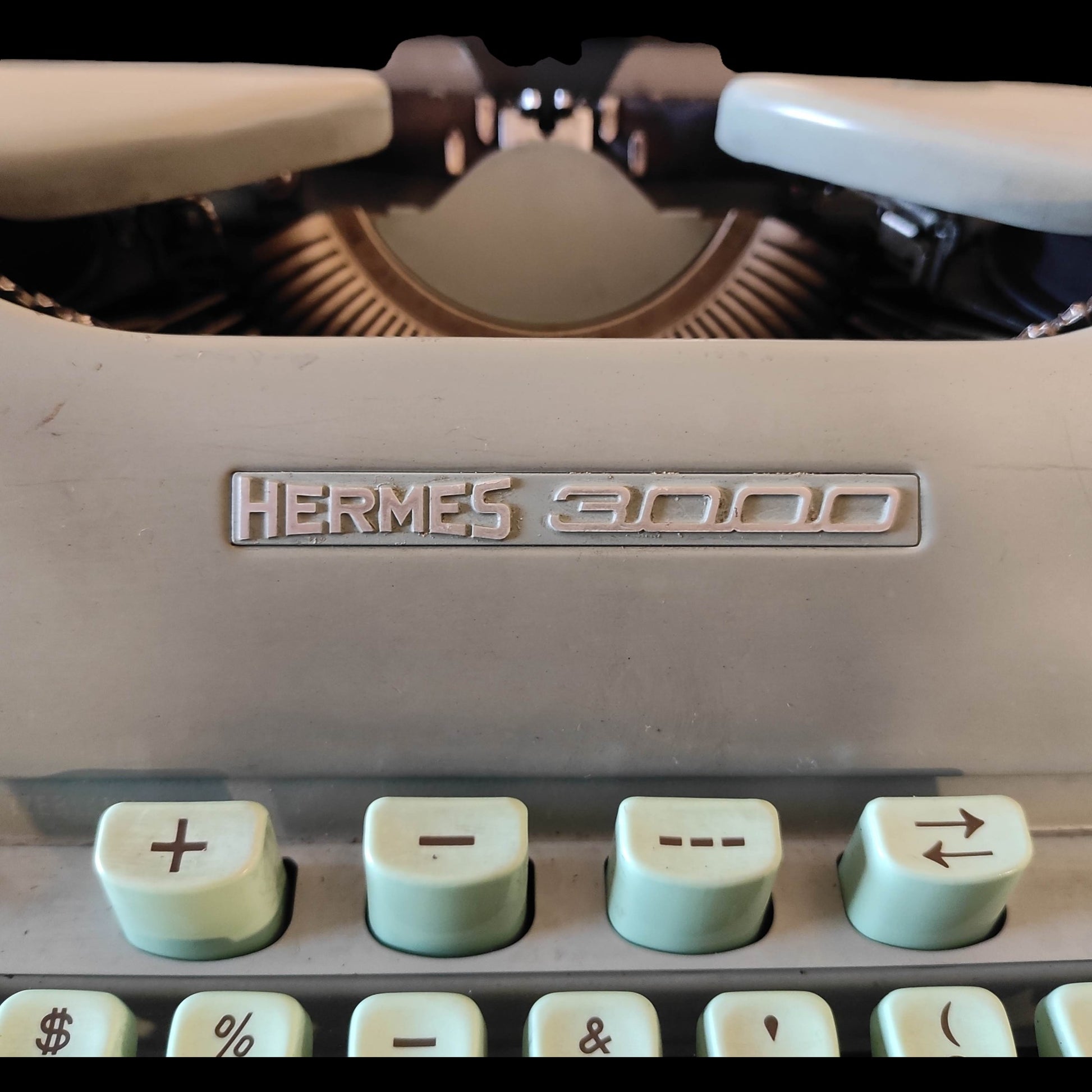 Image of Hermes 3000 Typewriter. Available from universaltypewritercompany.in