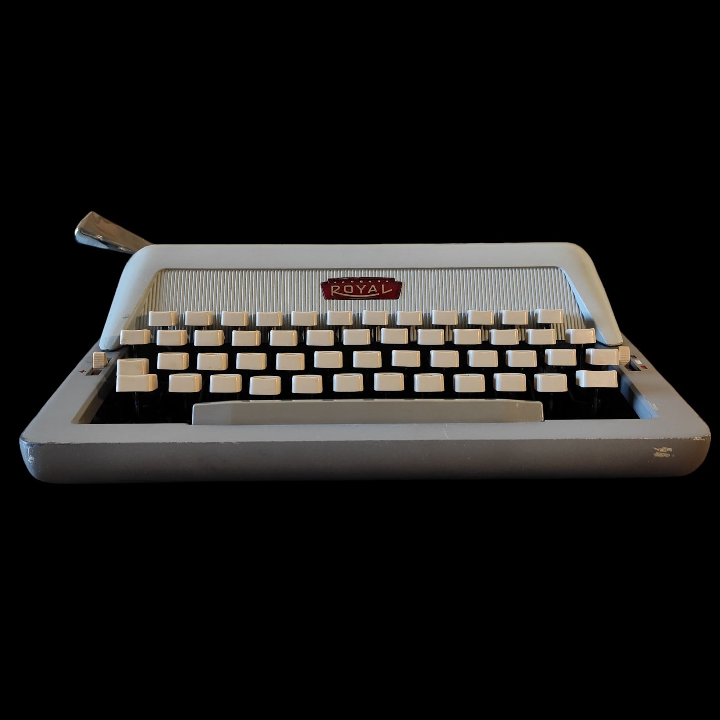 Image of Royal Royaluxe 425 Typewriter. Available from universaltypewritercompany.in