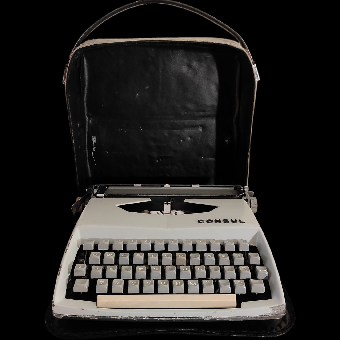 Image of Consul typewriter. Available from universaltypewritercompany.in