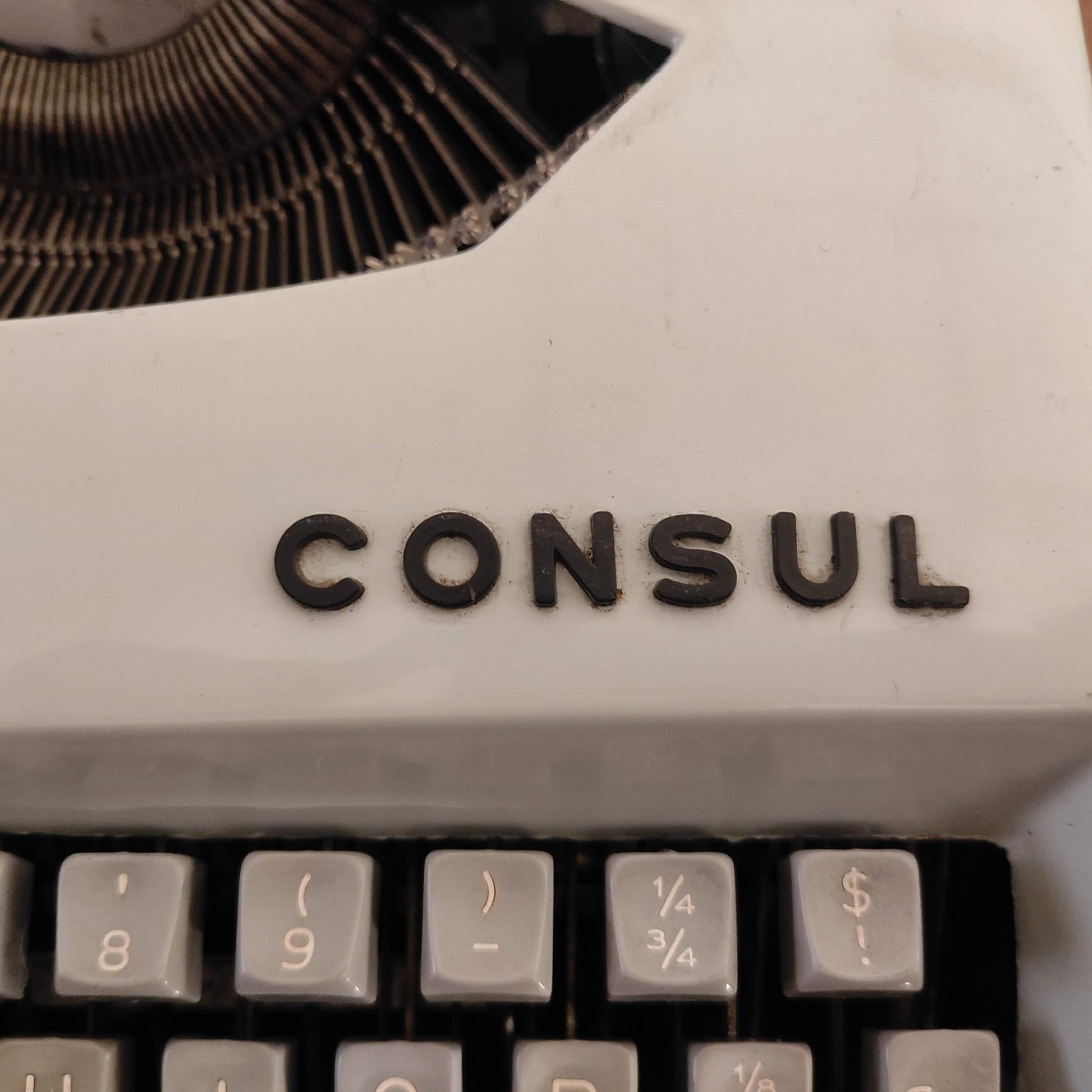 Image of Consul typewriter. Available from universaltypewritercompany.in